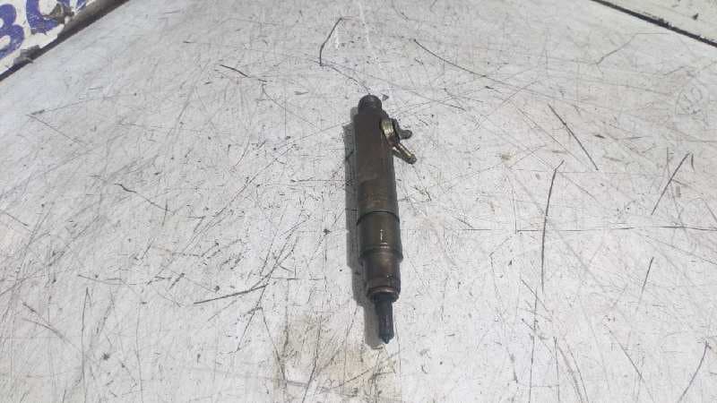 Recambio de INYECTOR para AUDI A6 AVANT (C4) AAT referencia OEM IAM 046130201F