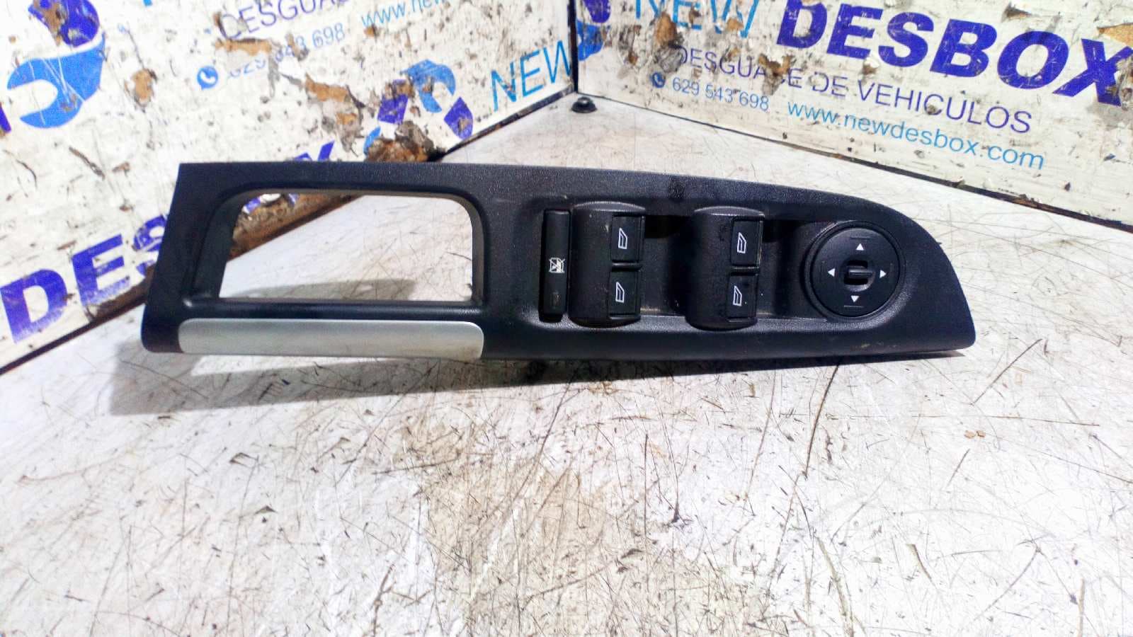 Recambio de MANDO ELEVALUNAS DELANTERO IZQUIERDO para FORD TRANSIT CONNECT XVGA referencia OEM IAM BM5T14A132AA - BLANCO