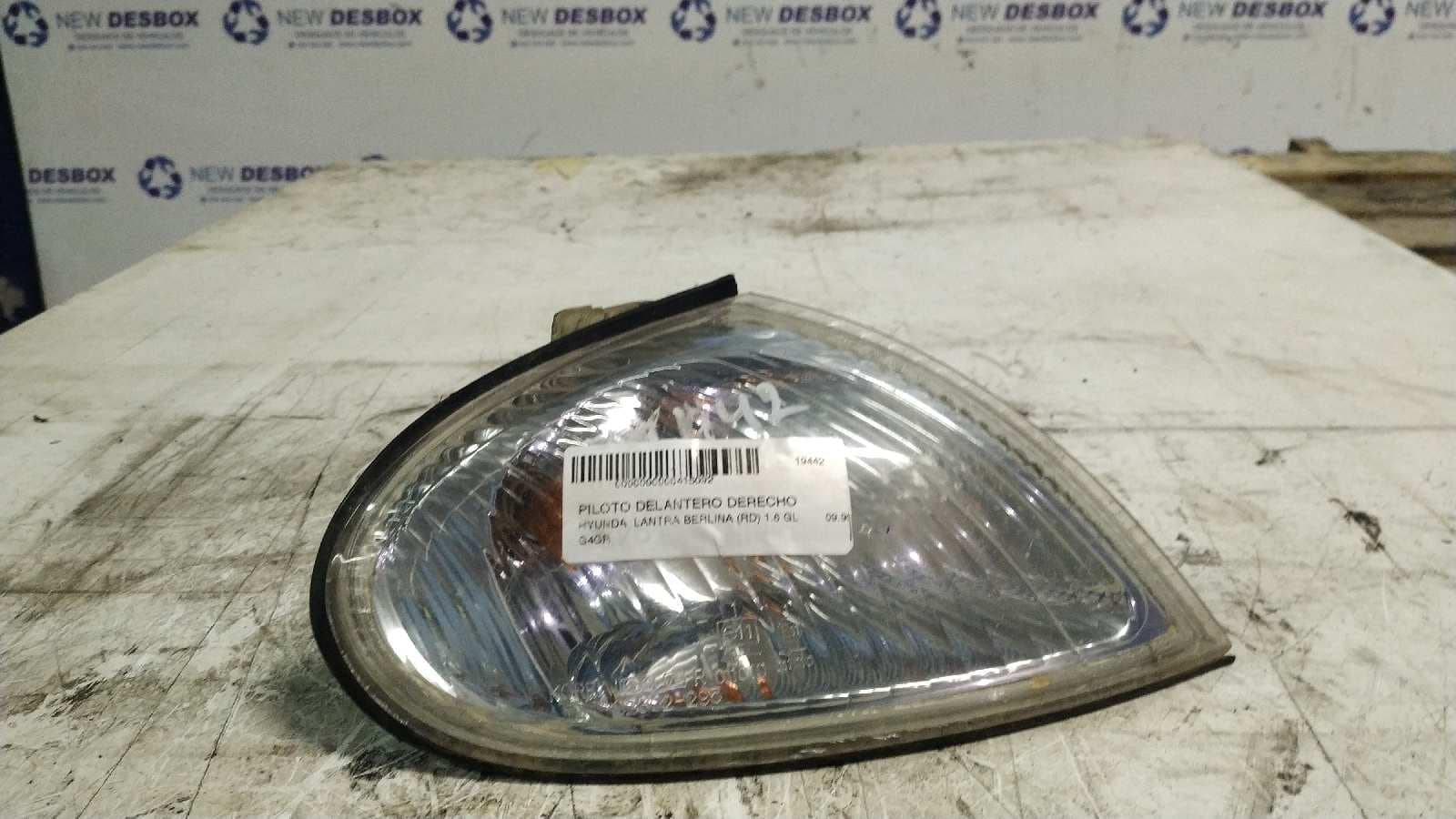 Recambio de PILOTO DELANTERO DERECHO para HYUNDAI LANTRA BERLINA (RD) 1.6 GL G4GR referencia OEM IAM 0121KS - BLANCO