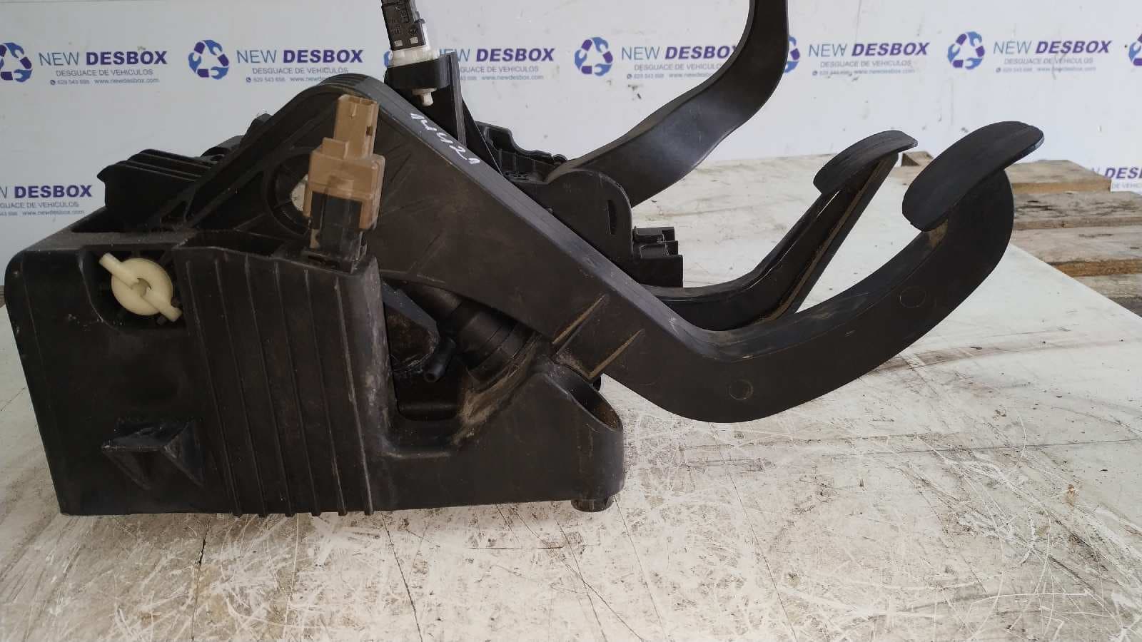 Recambio de PEDALERA COMPLETA para FIAT DUCATO MAXI CAJA ABIERTA (09.2006 =>) 2.3 JTD CAT F1AE0481D referencia OEM IAM 3802501018 - BLANCO
