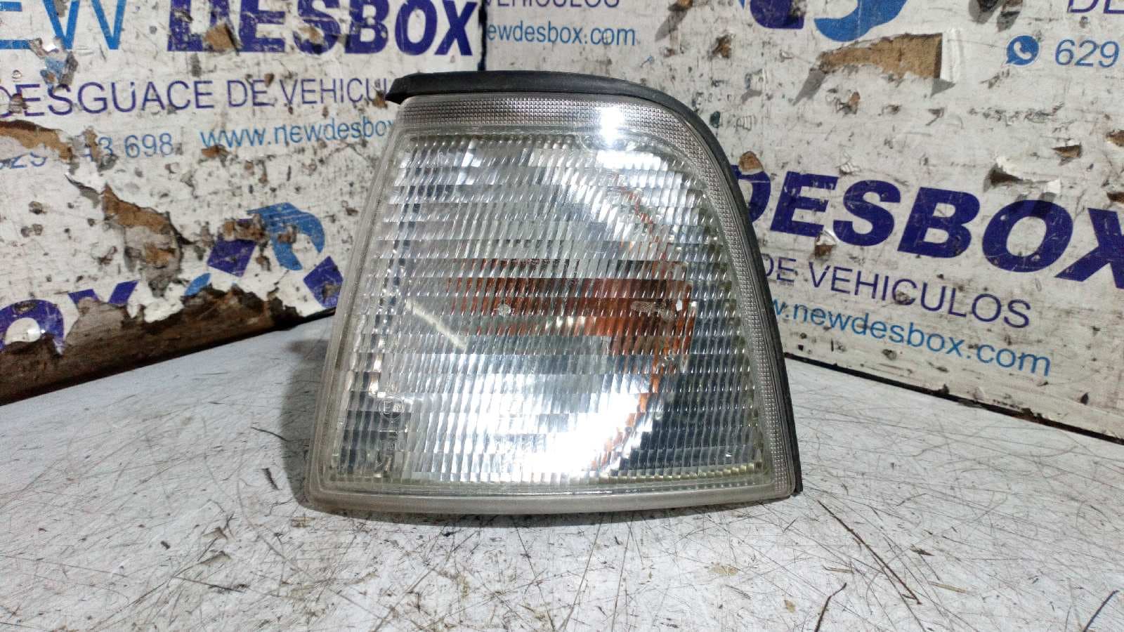 Recambio de PILOTO DELANTERO IZQUIERDO para AUDI 80 AVANT Básico Avant ABK referencia OEM IAM 1305230916 - BLANCO