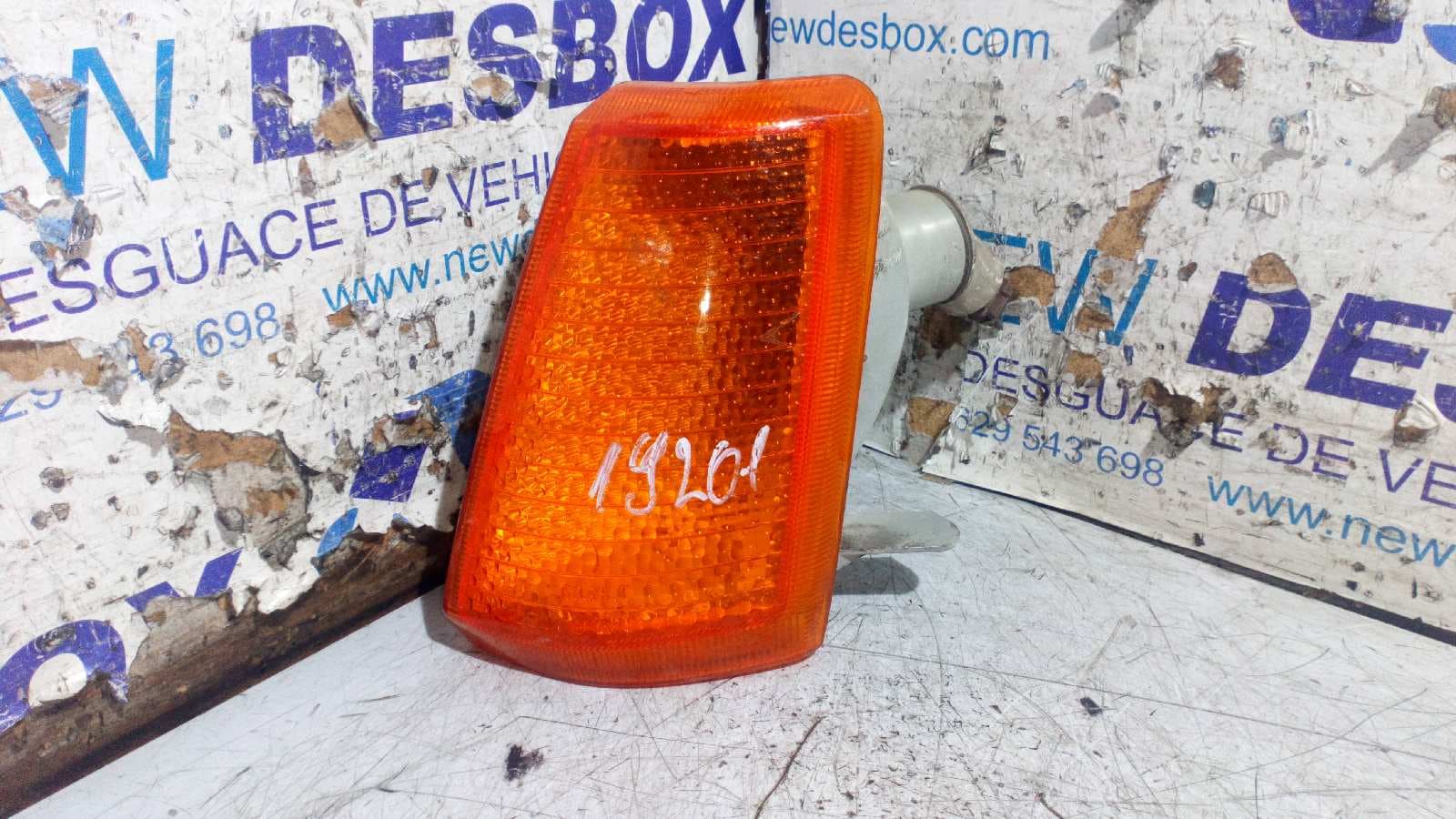 Recambio de PILOTO DELANTERO IZQUIERDO para PEUGEOT 205 BERLINA 1.8 Diesel 161A referencia OEM IAM 6076T - BLANCO