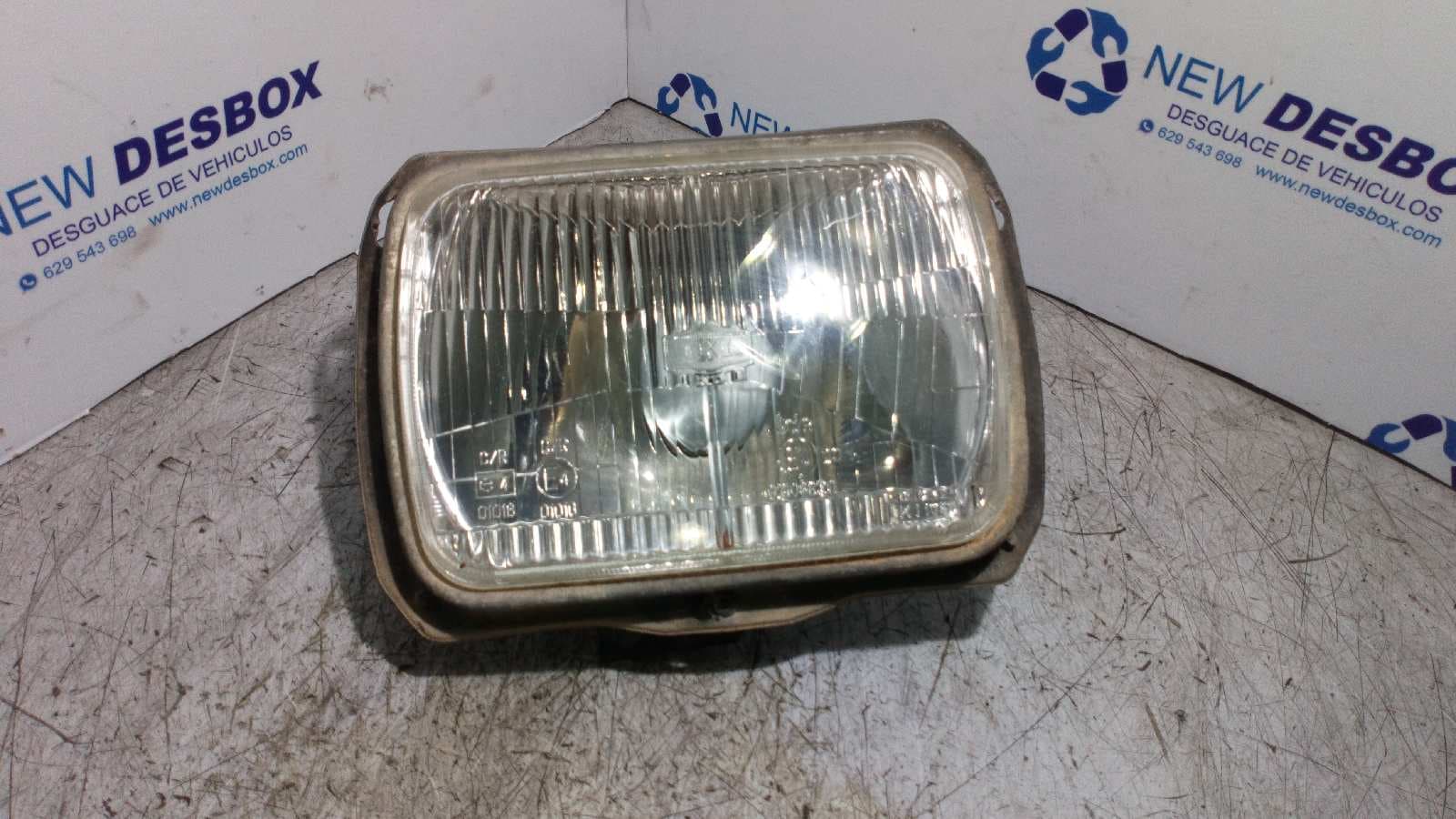 Recambio de FARO IZQUIERDO para DAIHATSU FEROZA XT referencia OEM IAM 02108R20