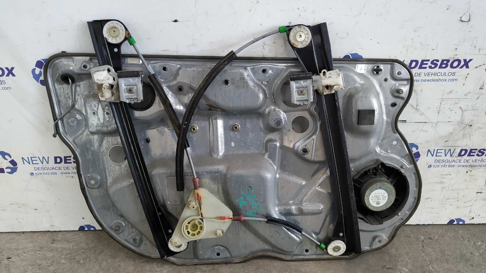 Recambio de ELEVALUNAS DELANTERO DERECHO para VOLKSWAGEN POLO (9N1) AZQ referencia OEM IAM 6Q4837756 - PLATA