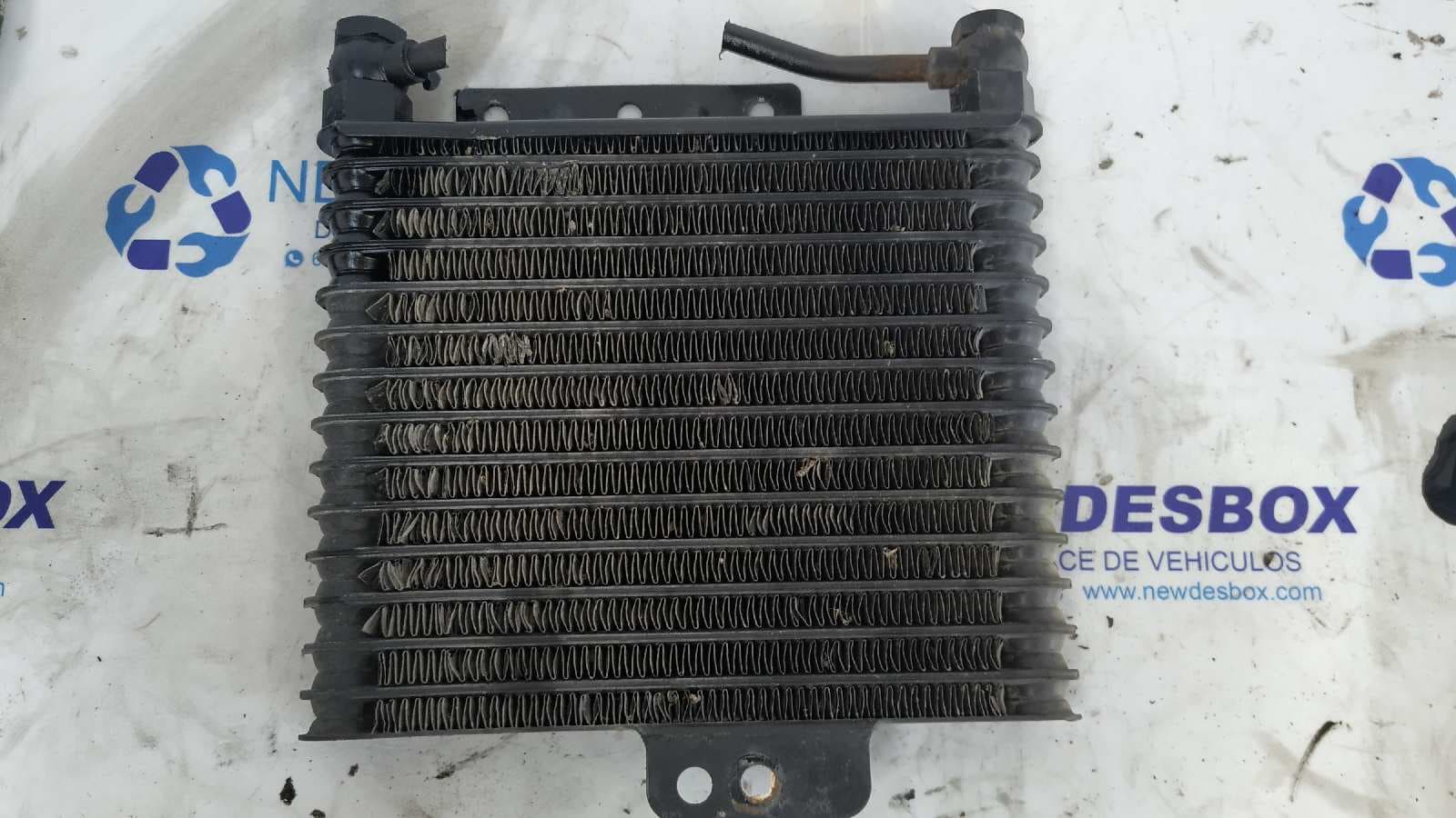 Recambio de RADIADOR ACEITE para MITSUBISHI MONTERO (L040) 2.5 Turbodiesel 4D56 referencia OEM IAM 0241003260 - NEGRO