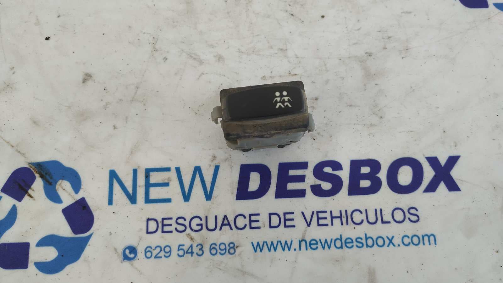 Recambio de MANDO ELEVALUNAS DELANTERO IZQUIERDO para RENAULT MEGANE II BERLINA 3P Confort Authentique F9Q D8 referencia OEM IAM 28082 - GRIS