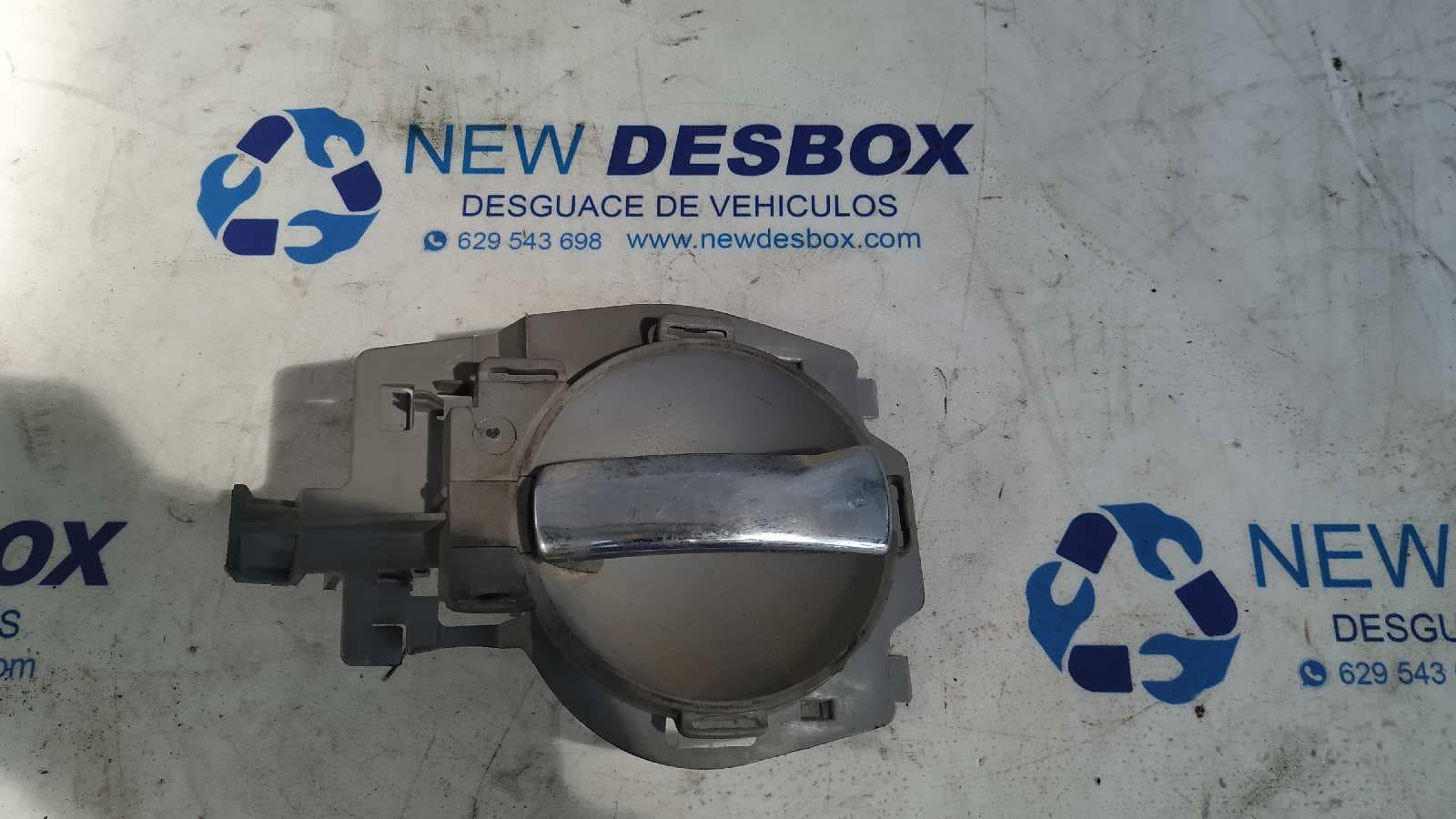 Recambio de MANETA INTERIOR DELANTERA IZQUIERDA para CITROEN C3 PLURIEL 1.4 HDi 8HZ referencia OEM IAM 9647164577 - GRIS