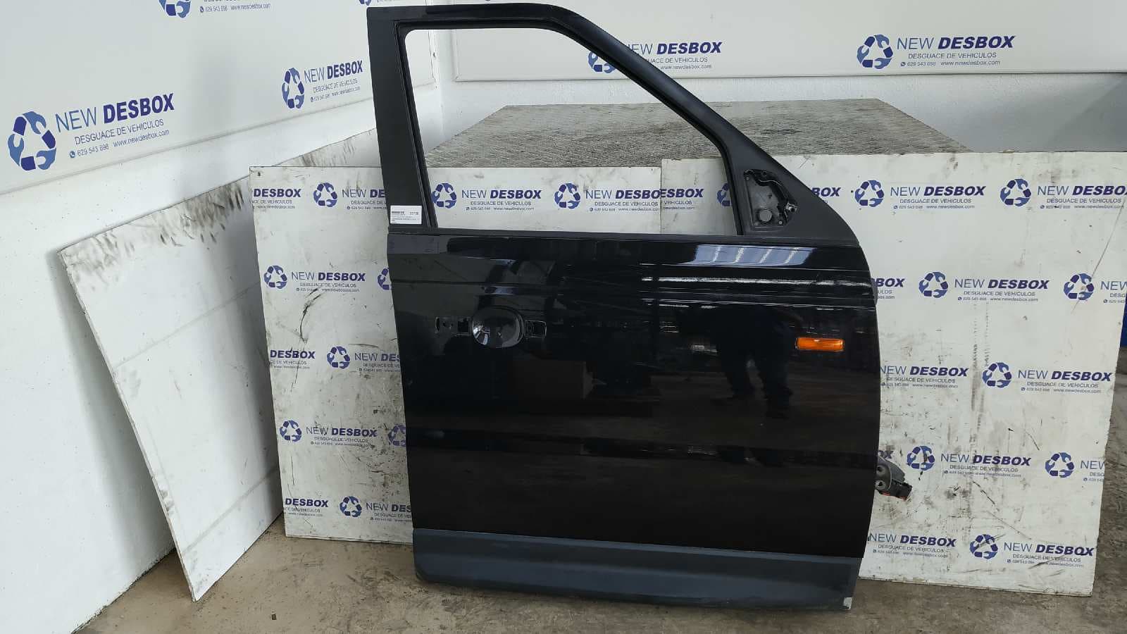 Recambio de PUERTA DELANTERA DERECHA para LAND ROVER RANGE ROVER SPORT 276DT referencia OEM IAM LR016464 - NEGRO