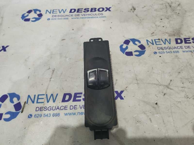 Recambio de MANDO ELEVALUNAS DELANTERO IZQUIERDO para MERCEDES-BENZ VITO CAJA CERRADA 6.03 -> 109 CDI Compacto (639.601) 646983 referencia OEM IAM 6397200446 - BLANCO
