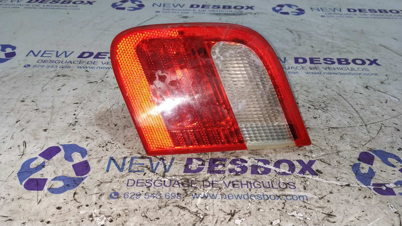 Recambio de PILOTO PORTON DERECHO para BMW SERIE 3 BERLINA (E46) 194E1G referencia OEM IAM 8364924 - AZUL