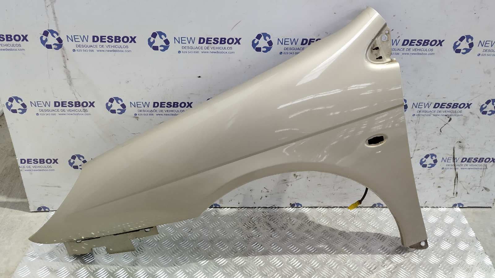 Recambio de ALETA DELANTERA IZQUIERDA para CITROEN C5 BERLINA 4HXDW12TED4FAP referencia OEM IAM - DORADO