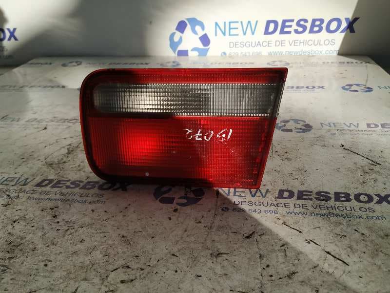 Recambio de PILOTO PORTON DERECHO para HONDA ACCORD BERLINA (CC/CE) 1.8 CAT F2072 referencia OEM IAM 236208 - AZUL