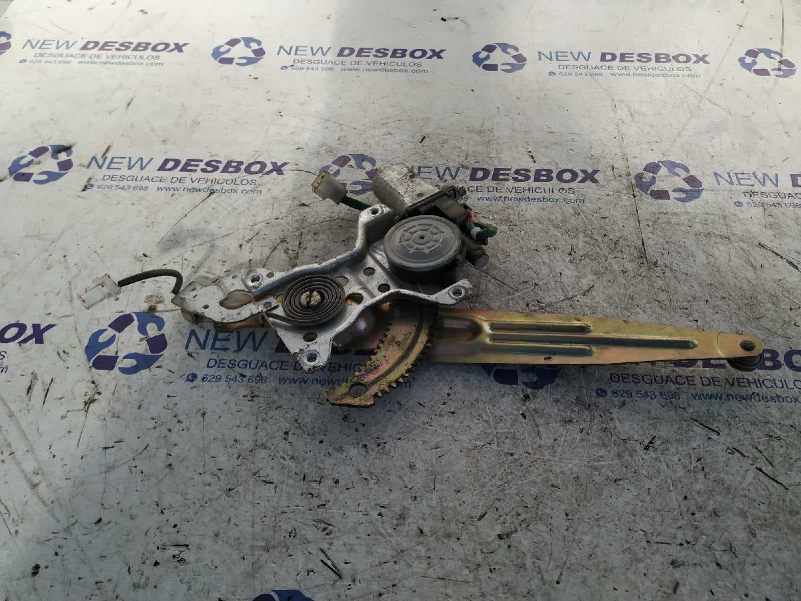 Recambio de ELEVALUNAS TRASERO IZQUIERDO para MITSUBISHI L 200 (K34T) 2.5 Turbodiesel 4D56 referencia OEM IAM MB144537 - ROJO