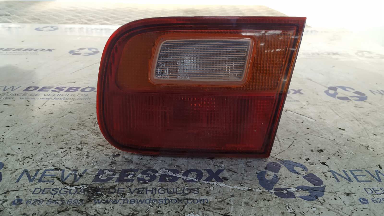 Recambio de PILOTO PORTON DERECHO para HONDA CIVIC BERLINA (EG/EH) referencia OEM IAM 0431132
