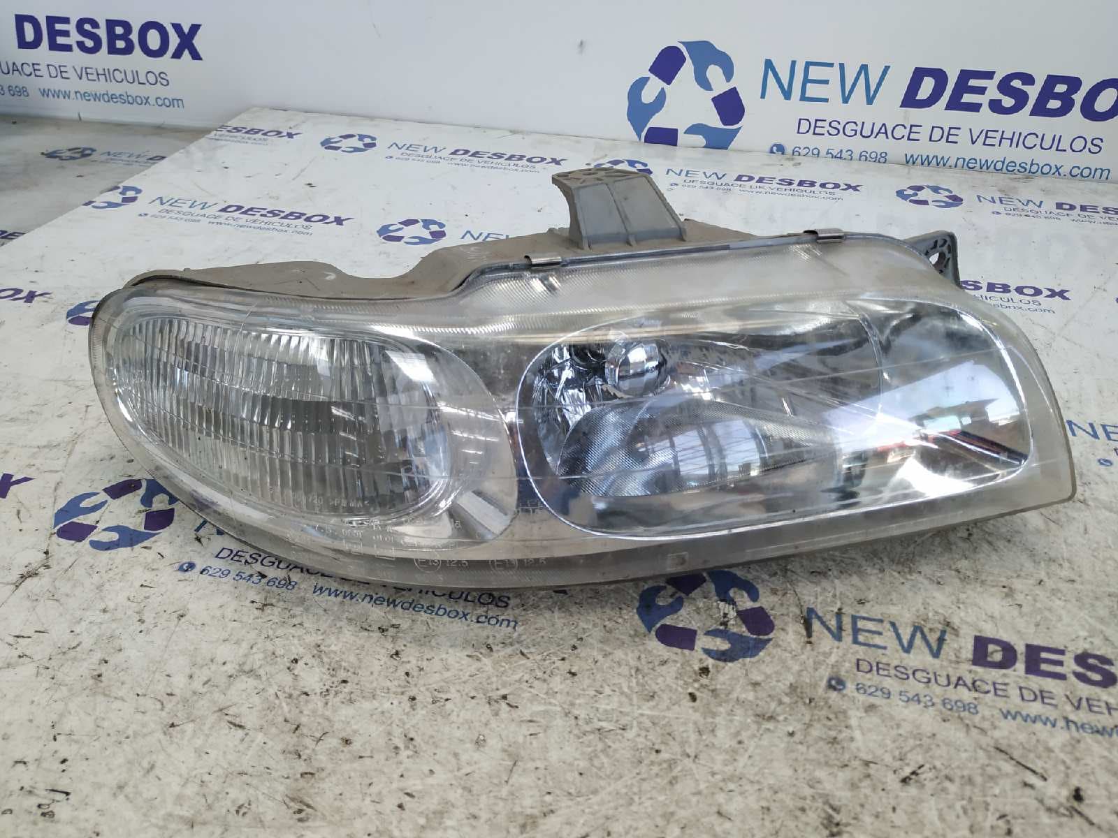Recambio de FARO DERECHO para DAEWOO NUBIRA BERLINA referencia OEM IAM 0301000920 - BLANCO