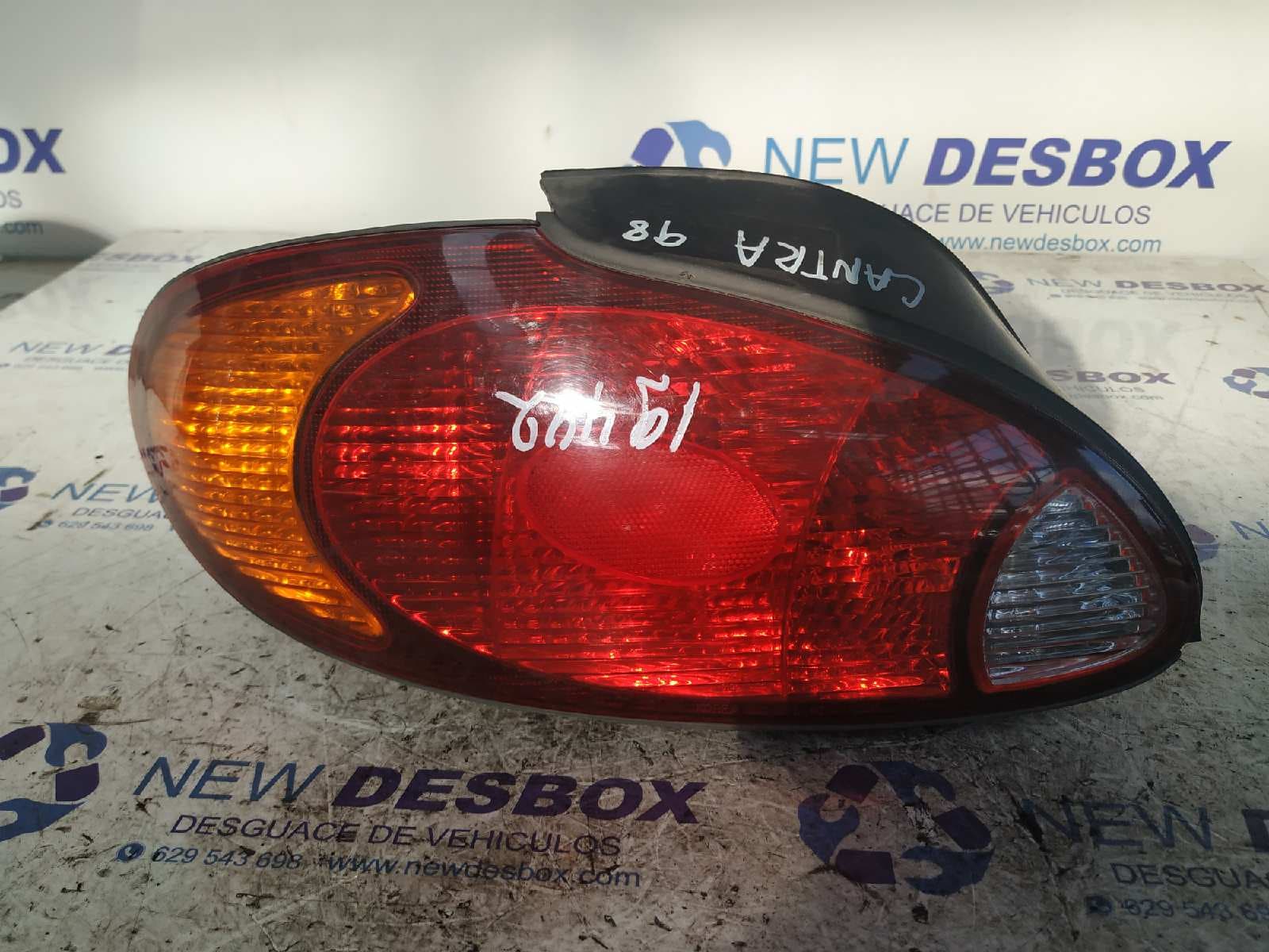 Recambio de PILOTO TRASERO IZQUIERDO para HYUNDAI LANTRA BERLINA (RD) 1.6 GL G4GR referencia OEM IAM 90212 - BLANCO