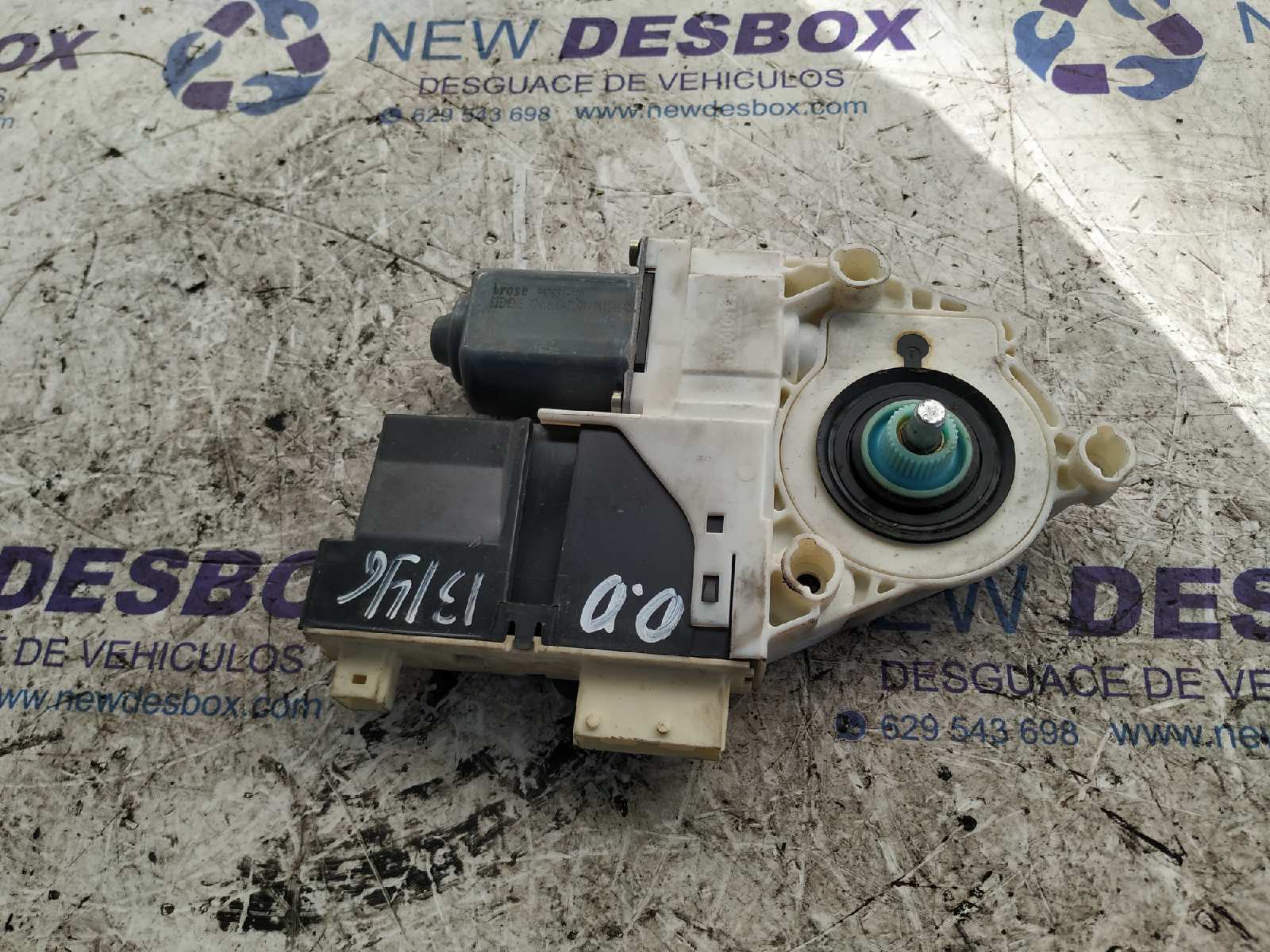 Recambio de MOTOR ELEVALUNAS DELANTERO DERECHO para CITROEN C4 BERLINA referencia OEM IAM 996388100 - GRIS