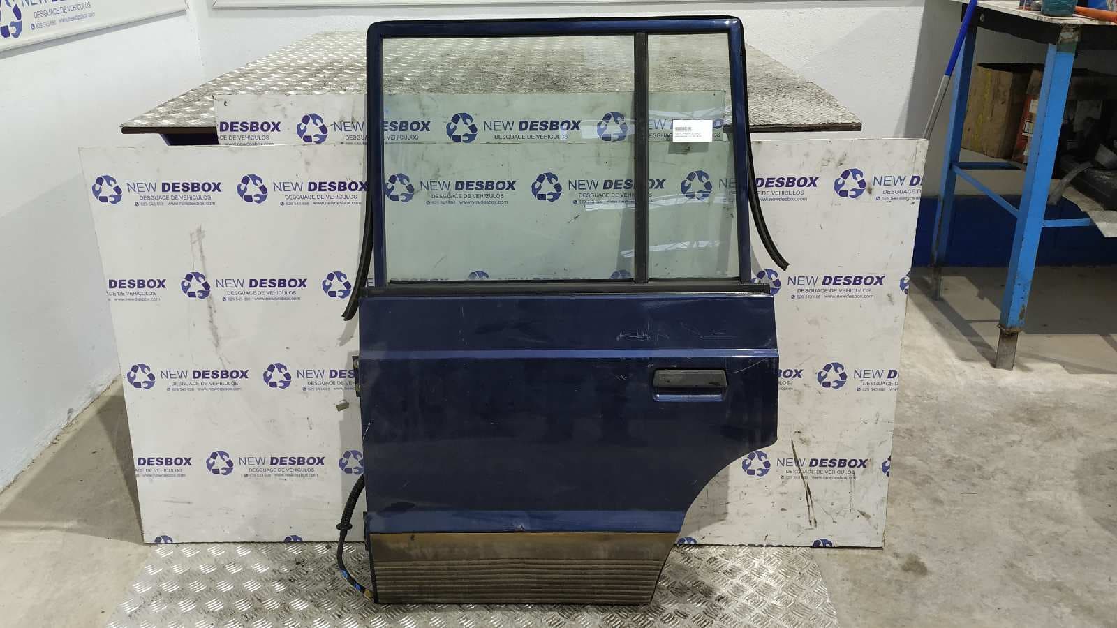 Recambio de PUERTA TRASERA IZQUIERDA para SSANGYONG FAMILY 2.5 referencia OEM IAM