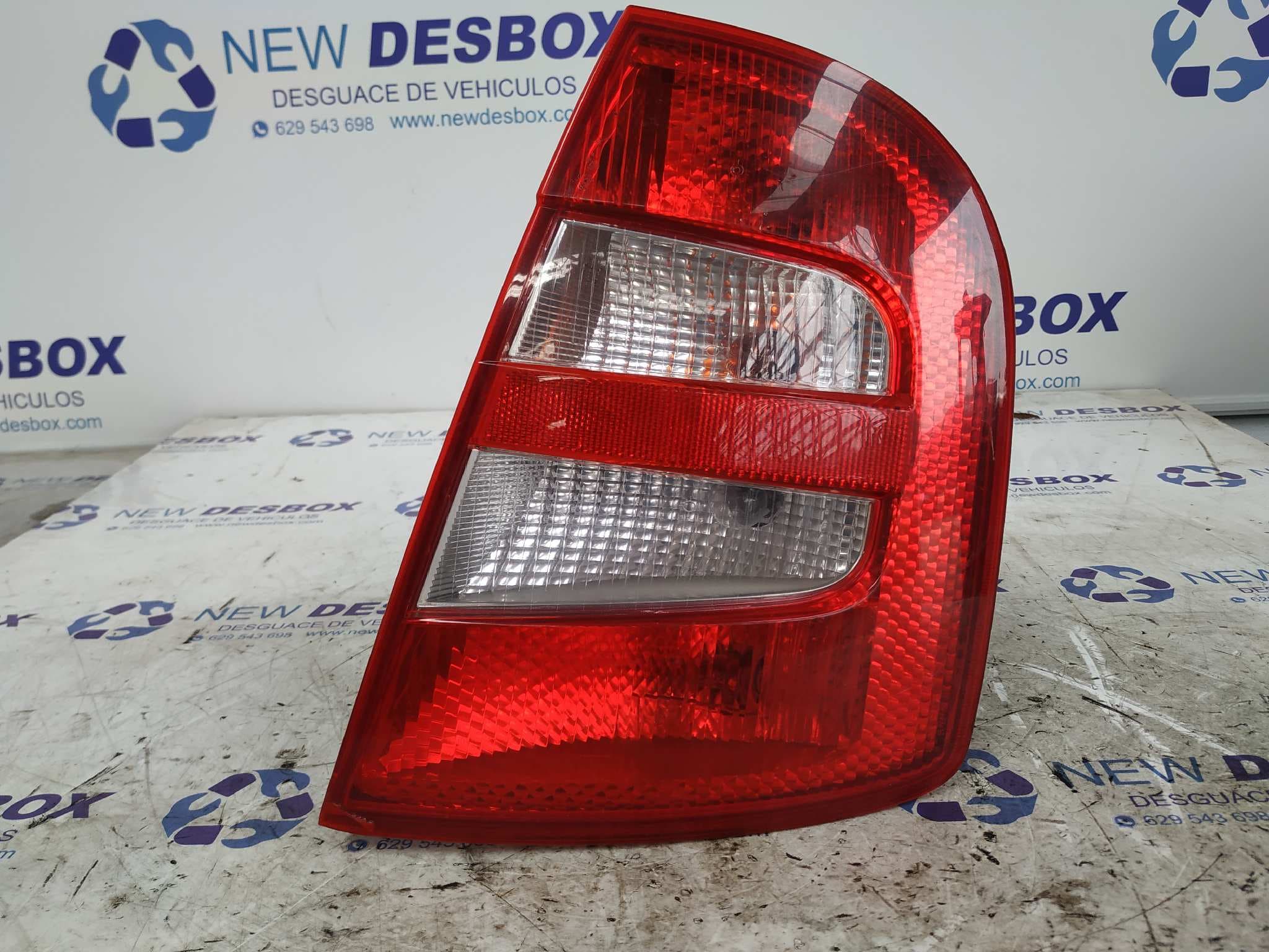 Recambio de PILOTO TRASERO DERECHO para SKODA FABIA FAMILIAR (6Y5) 1.4 AZF referencia OEM IAM 6Y6945096B - PLATA