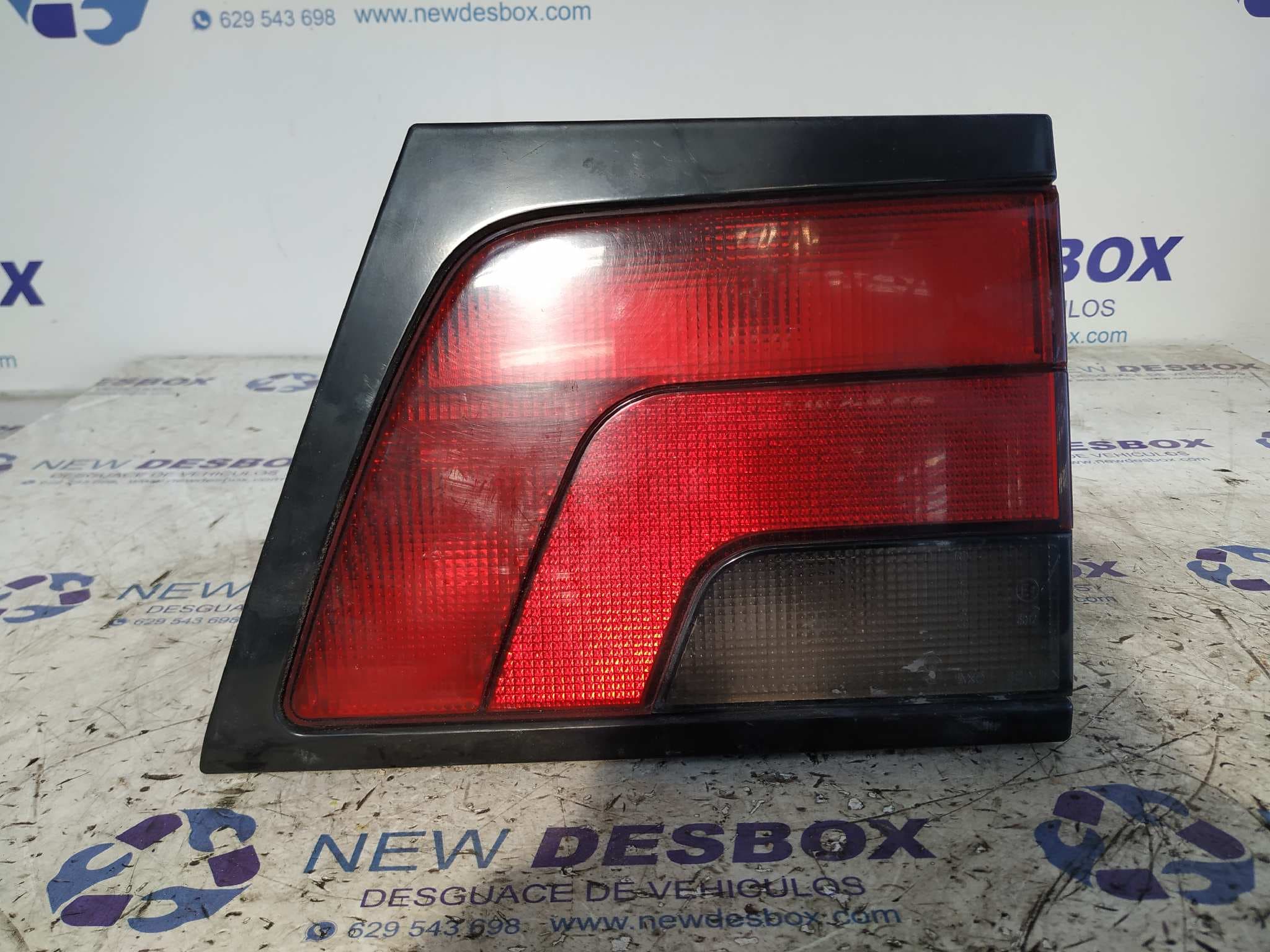 Recambio de PILOTO PORTON DERECHO para PEUGEOT 806 2.1 Turbodiesel CAT P8CXUD11BTE referencia OEM IAM 45102 - VERDE