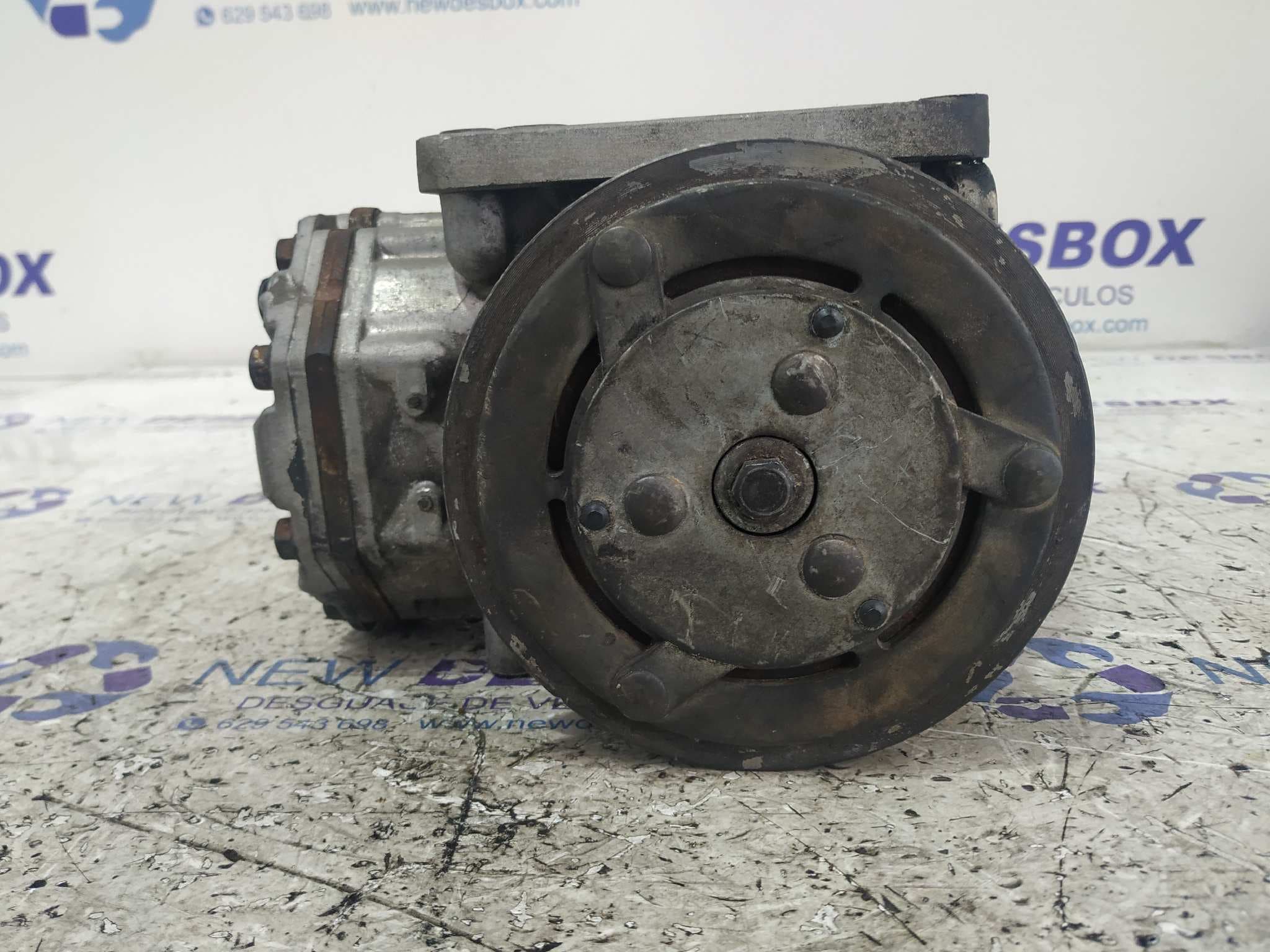 Recambio de COMPRESOR AIRE ACONDICIONADO para VOLKSWAGEN SANTANA (327) referencia OEM IAM 035260901