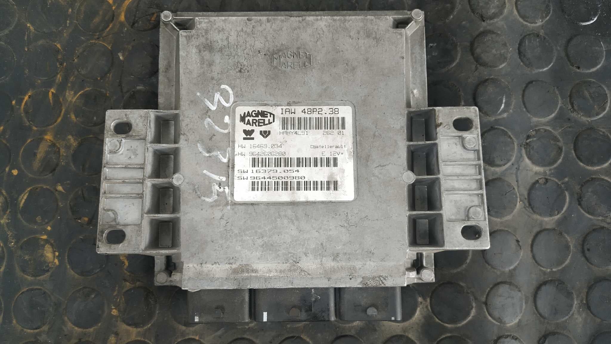 Recambio de CENTRALITA MOTOR UCE para PEUGEOT 206 BERLINA RFNEW10J4 referencia OEM IAM 9644500980 - GRIS