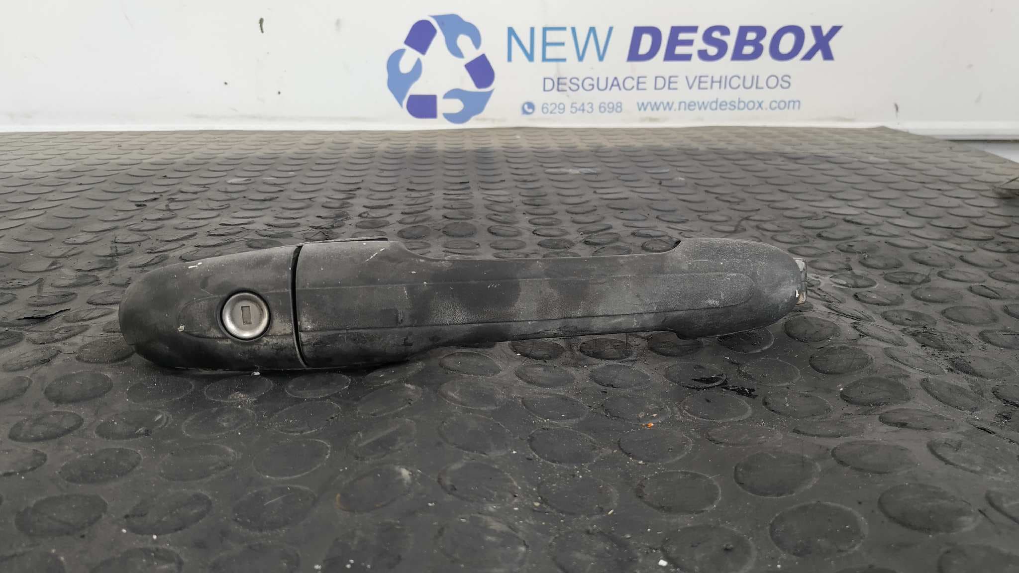 Recambio de MANETA TRASERA DERECHA para MERCEDES-BENZ VITO CAJA CERRADA 6.03 -> 109 CDI Compacto (639.601) 646983 referencia OEM IAM 00076024599B27 - BLANCO