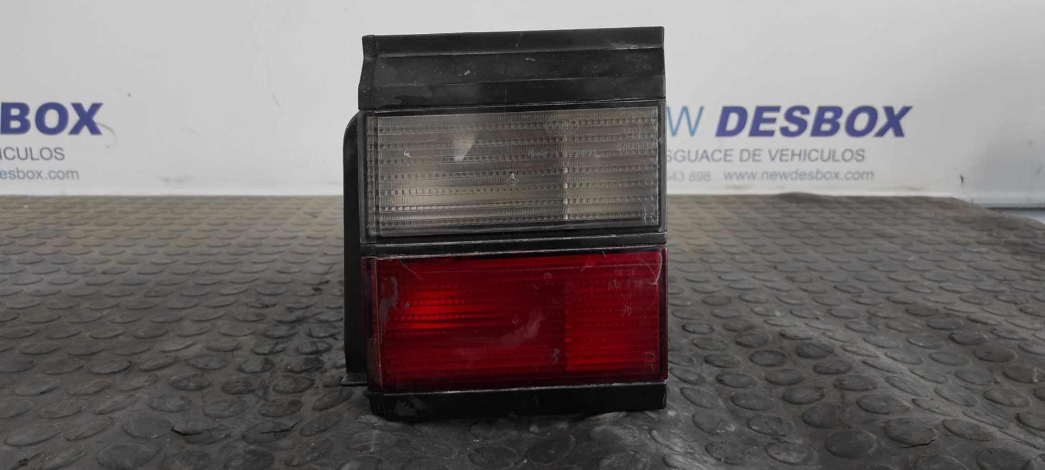 Recambio de PILOTO PORTON DERECHO para VOLKSWAGEN PASSAT BERLINA (312) Arriva 2E referencia OEM IAM 357945108 - ROJO