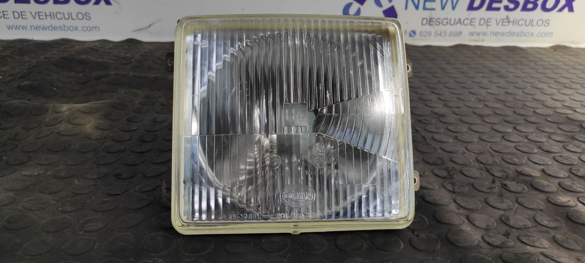 Recambio de FARO IZQUIERDO para MERCEDES MB 100 referencia OEM IAM 9GH 116 99601