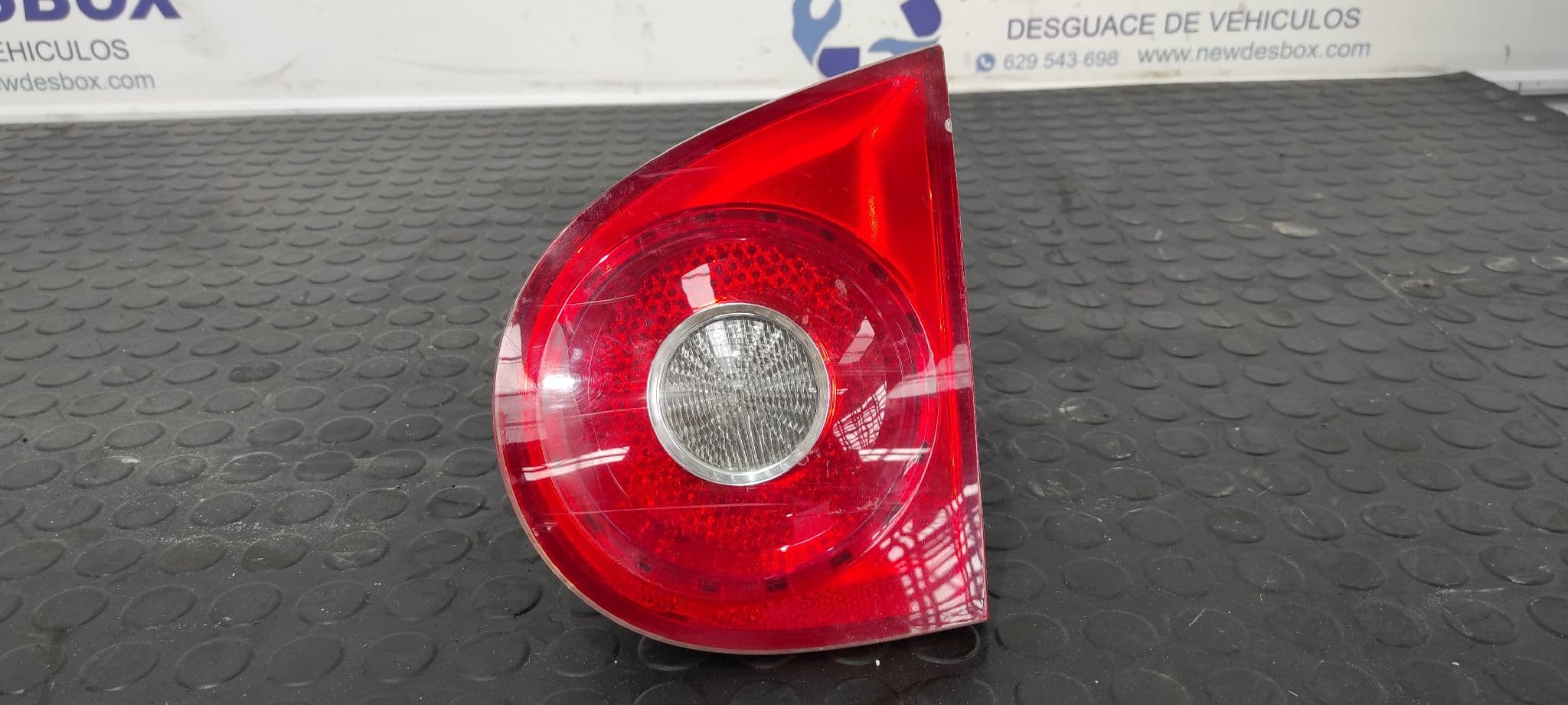 Recambio de PILOTO PORTON DERECHO para VOLKSWAGEN GOLF V BERLINA (1K1) BXE referencia OEM IAM 1K0945094G - AZUL