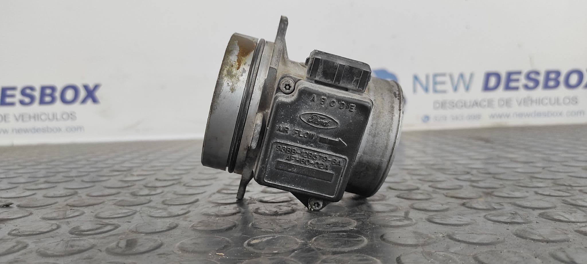 Recambio de CAUDALIMETRO para FORD PUMA (CCE) 1.7 16V CAT MHA referencia OEM IAM 93BB12B579BA - ROJO