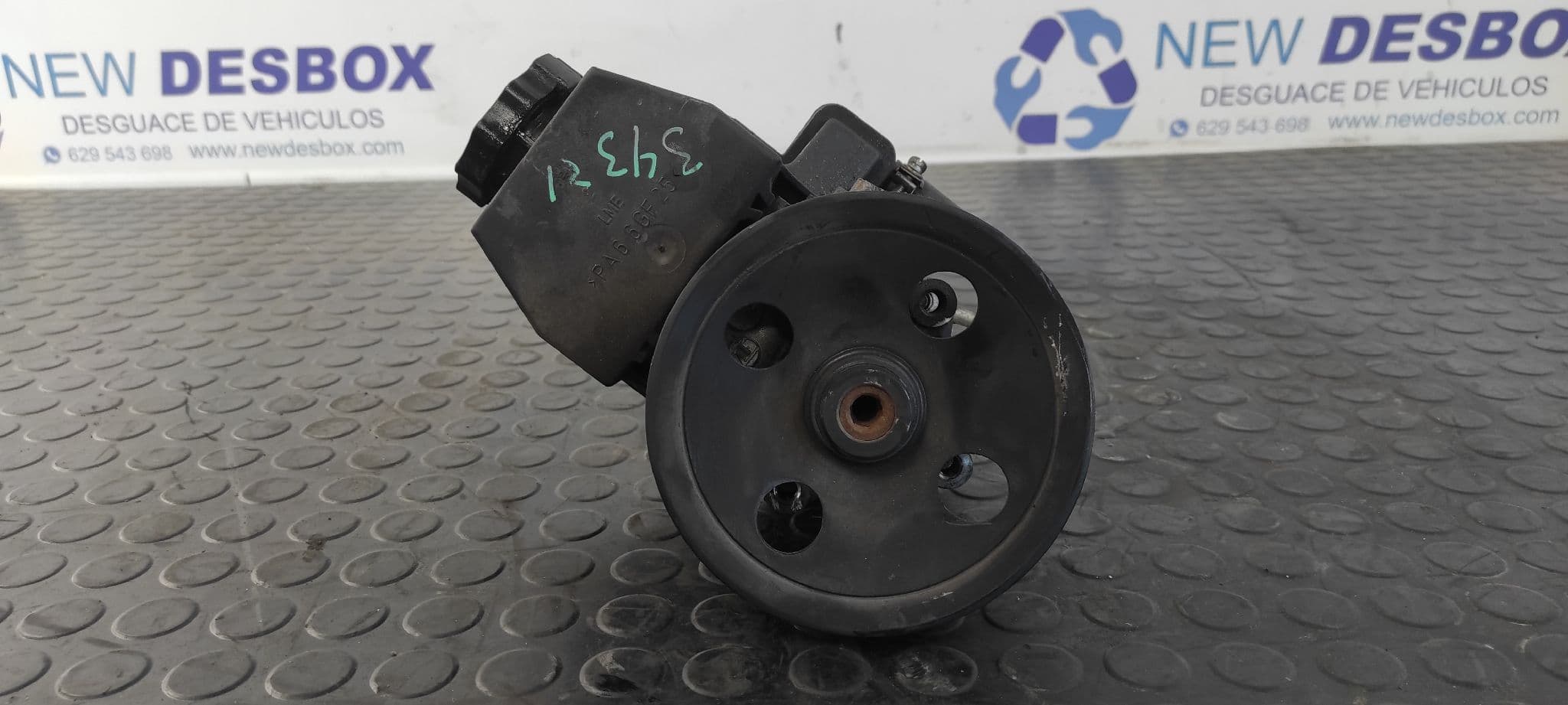 Recambio de BOMBA DIRECCION para MERCEDES-BENZ CLASE C (W203) BERLINA 111955 referencia OEM IAM A0024668401 - PLATA