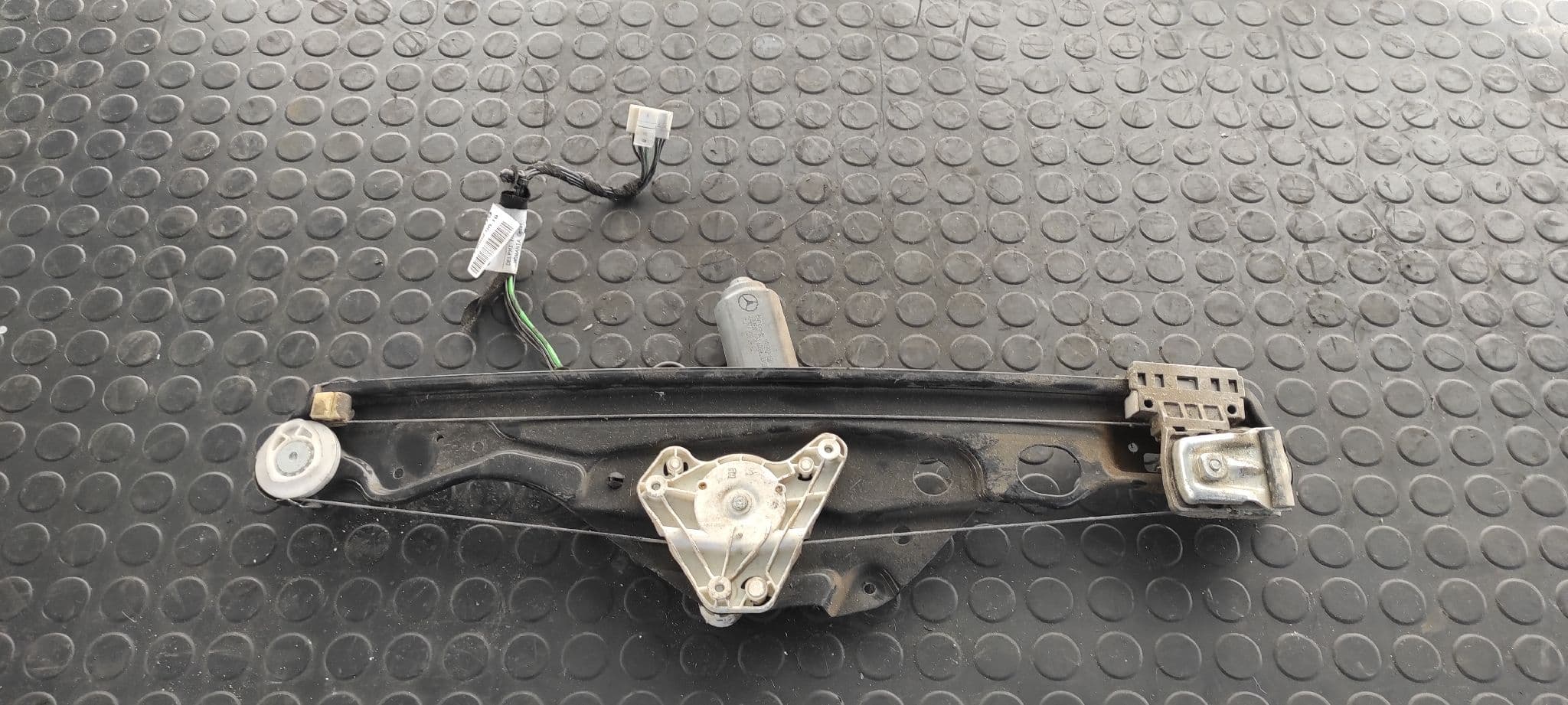 Recambio de ELEVALUNAS TRASERO DERECHO para MERCEDES CLASE E (W211) referencia OEM IAM A2117300246