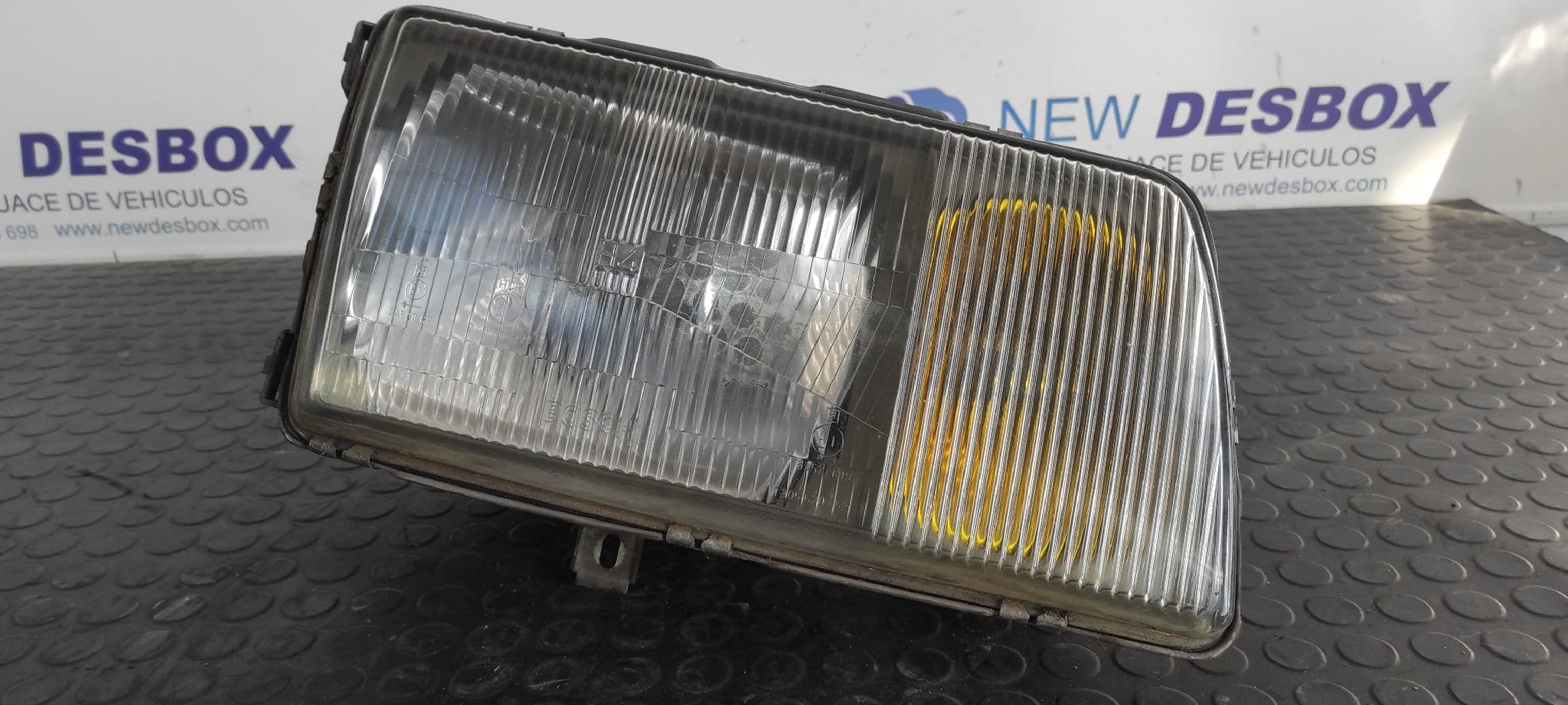Recambio de FARO DERECHO para MERCEDES-BENZ CLASE S (W126) referencia OEM IAM A1268205661
