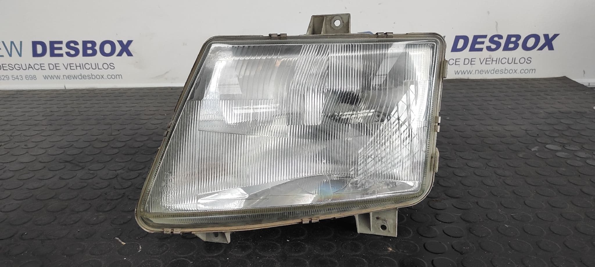 Recambio de FARO IZQUIERDO para MERCEDES CLASE V (W638) referencia OEM IAM 6388200061