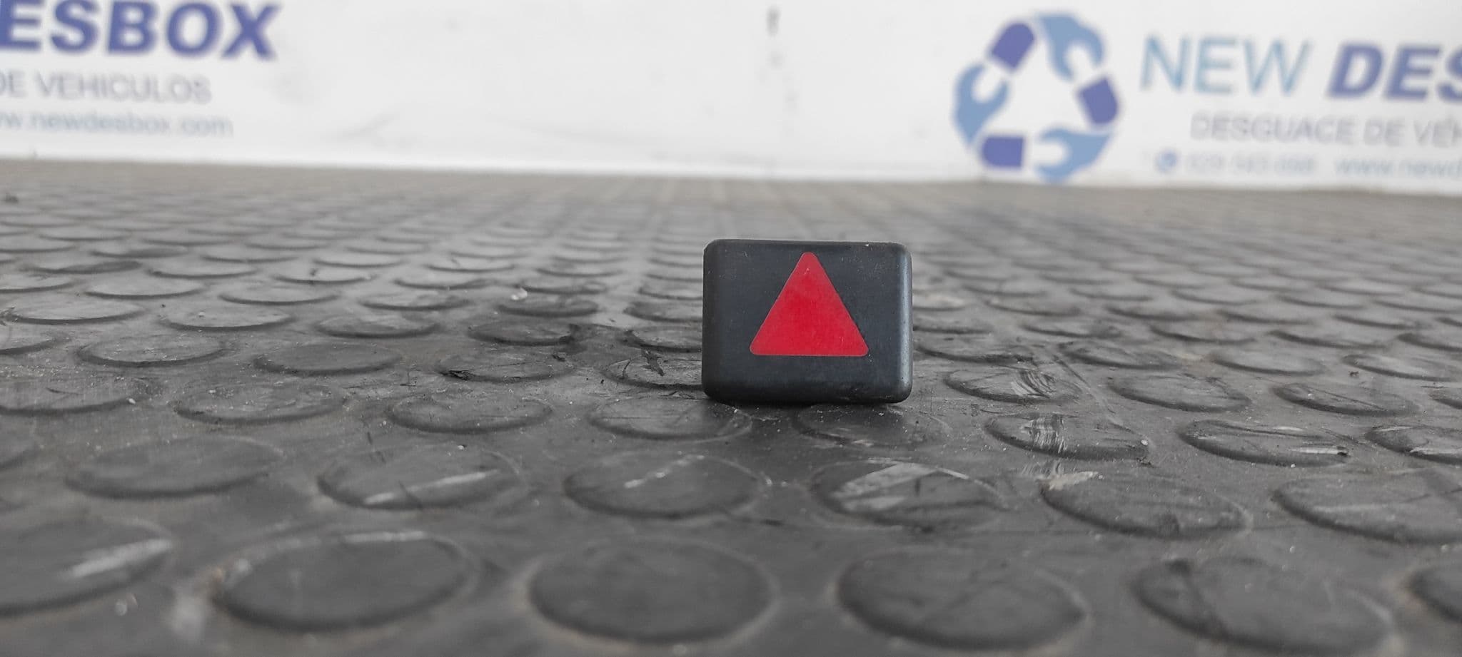 Recambio de WARNING para SEAT EXEO ST (3R5)(2009>) 2.0 TDI CAGA referencia OEM IAM 8H0941509 - NEGRO