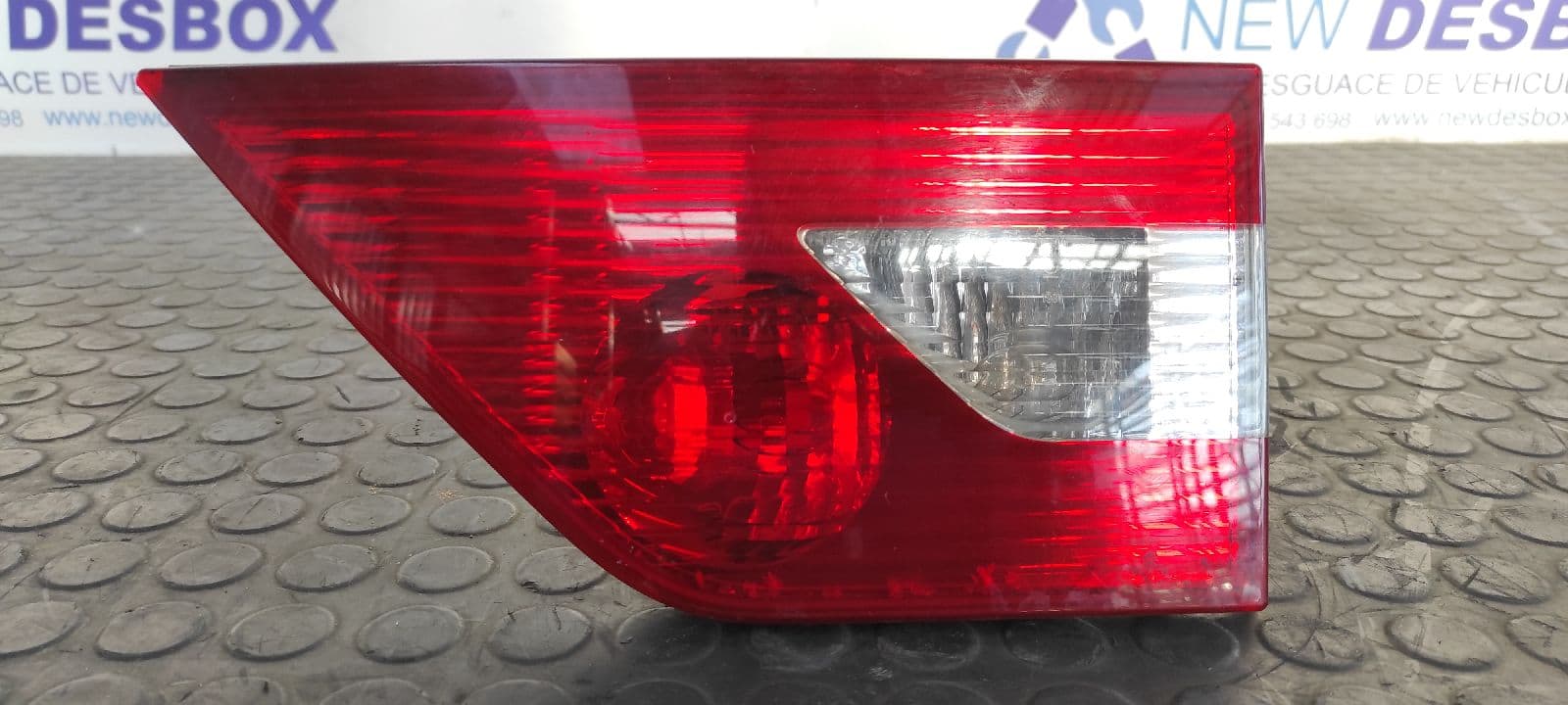 Recambio de PILOTO PORTON DERECHO para BMW X3 (E83) 204D4D referencia OEM IAM 63213418444 - NEGRO