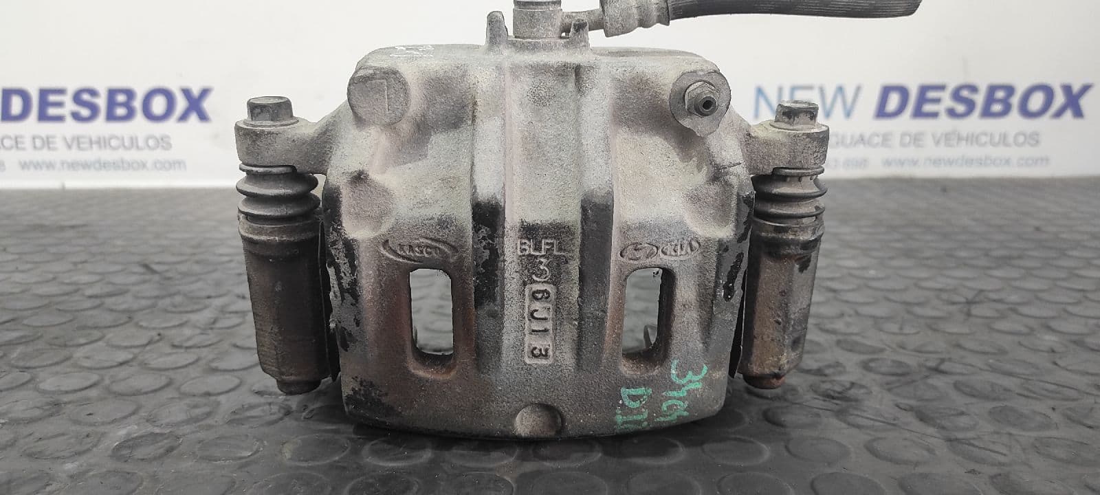 Recambio de PINZA DE FRENO DELANTERA IZQUIERDA para KIA SORENTO D4CB referencia OEM IAM 6J13 - BLANCO