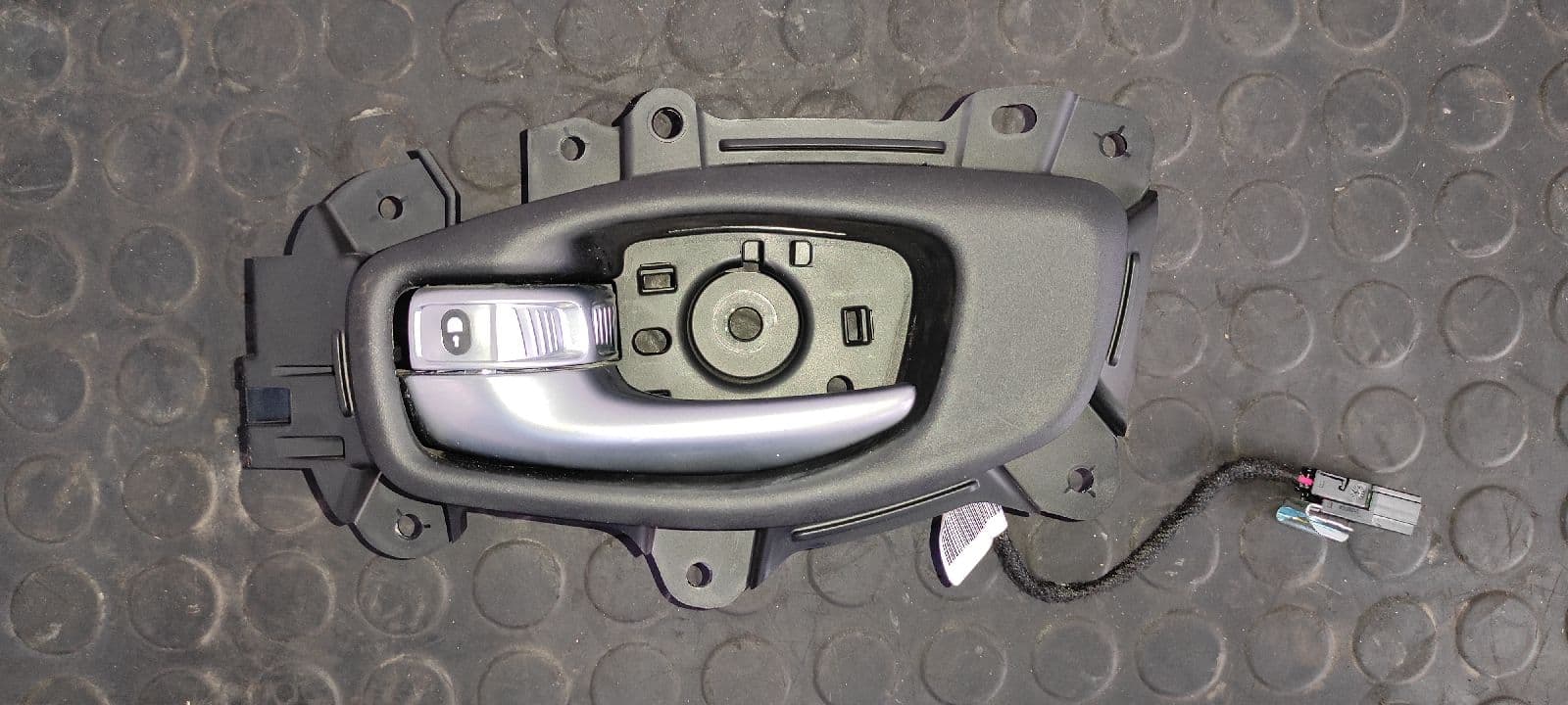 Recambio de MANETA INTERIOR DELANTERA IZQUIERDA para JEEP COMPASS II 55260384 referencia OEM IAM 5SX65TRMAA - GRANATE