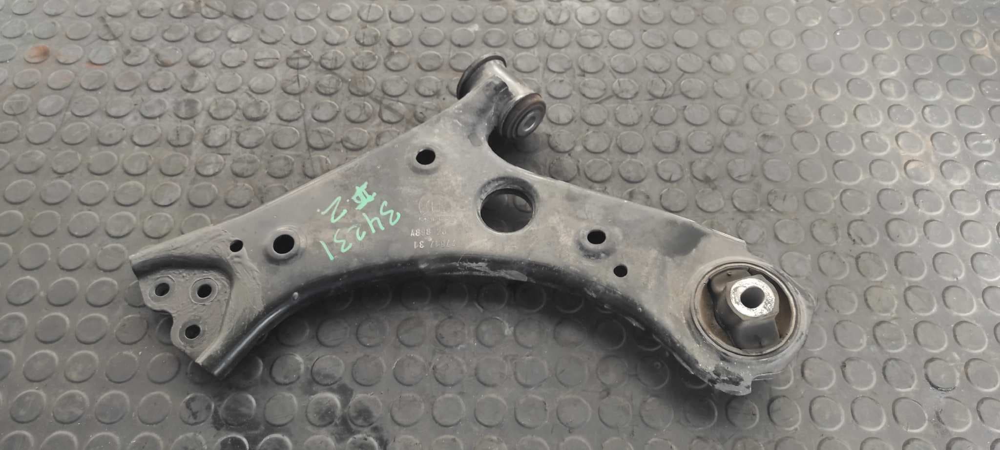 Recambio de BRAZO IZQUIERDO INFERIOR DELANTERO para JEEP COMPASS II 55260384 referencia OEM IAM P68318011AD - GRANATE