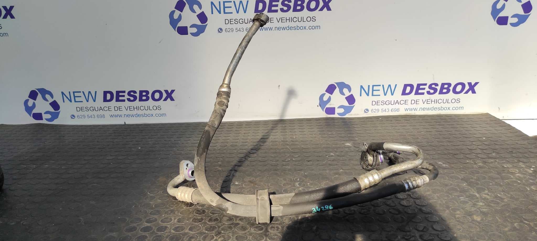 Recambio de TUBOS AIRE ACONDICIONADO para VOLKSWAGEN PASSAT BERLINA (3B3) AVB referencia OEM IAM 3B0260704N - BLANCO