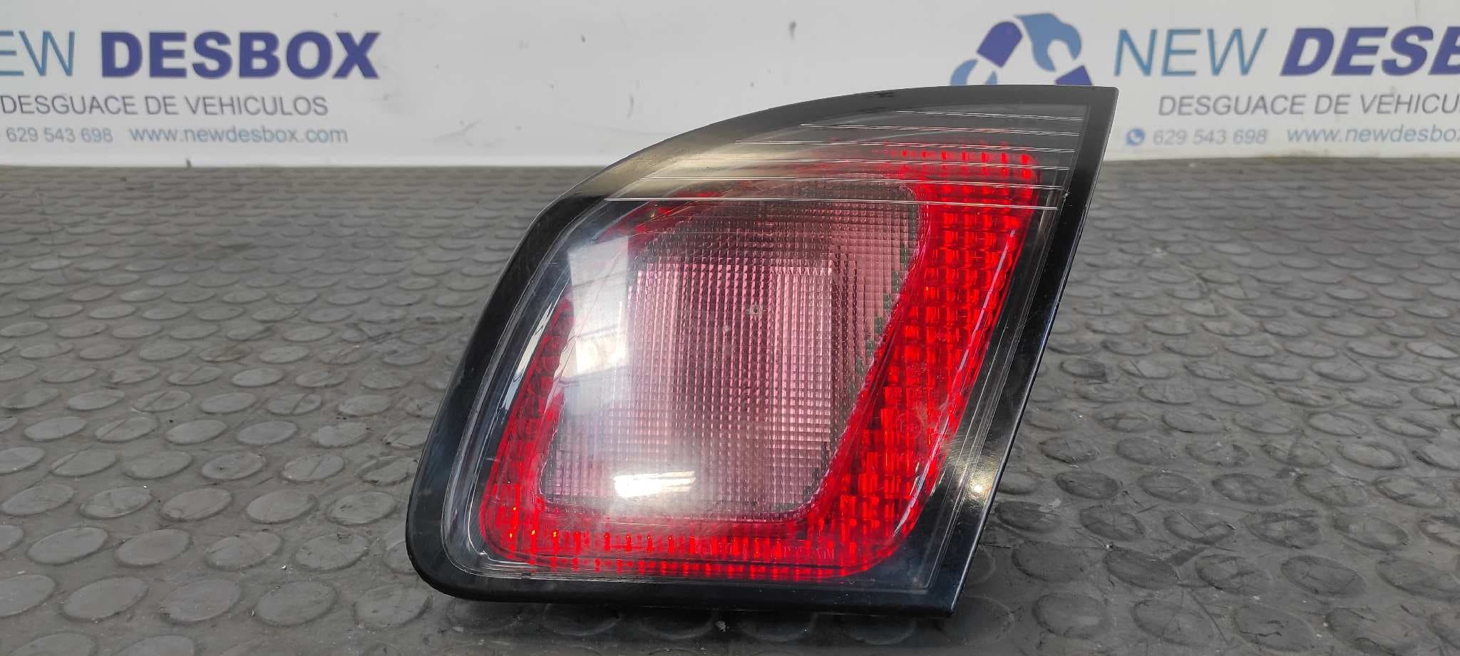 Recambio de PILOTO PORTON DERECHO para NISSAN PRIMERA TRAV. (WP11) Comfort QG18 referencia OEM IAM 265509F610 - AZUL