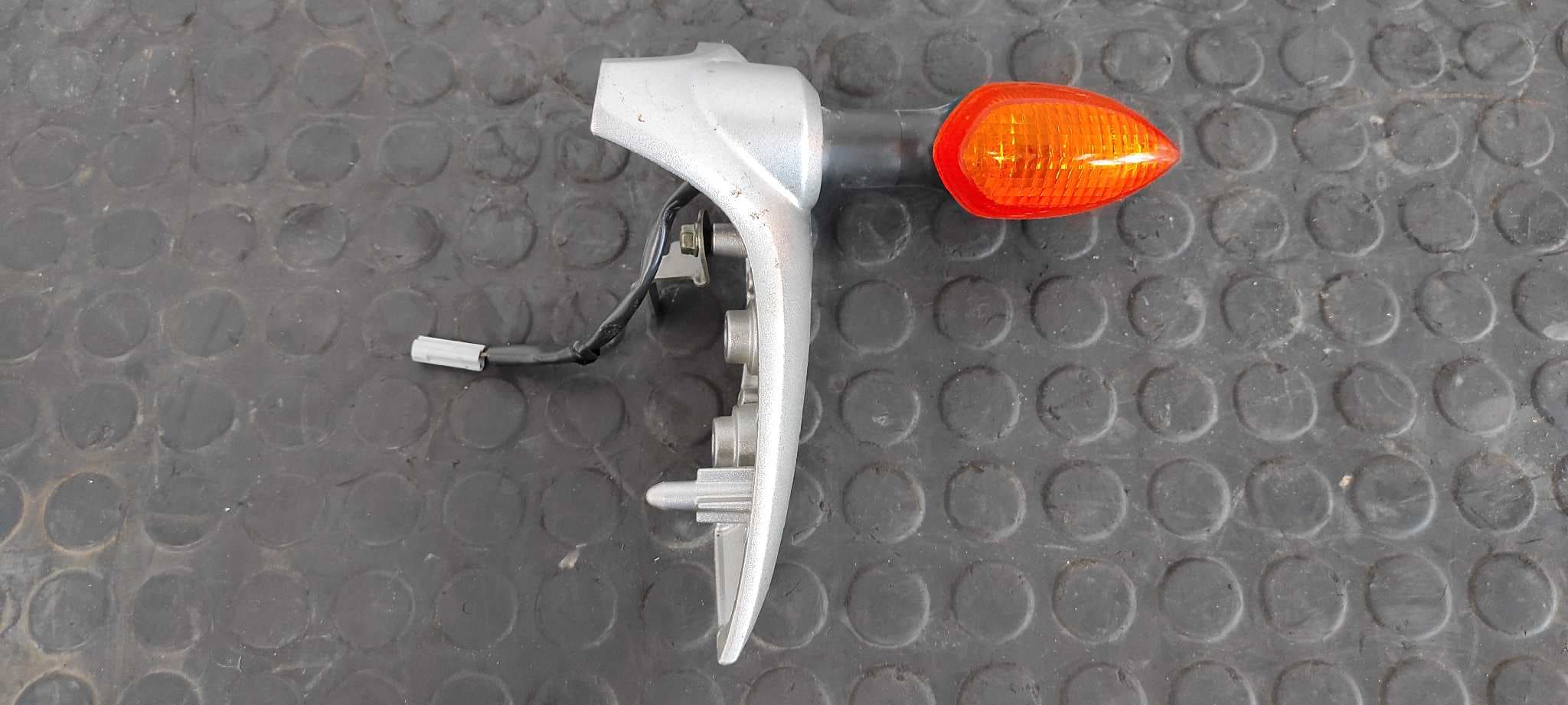 Recambio de PILOTO DELANTERO IZQUIERDO para YAMAHA FZ 1 / FZ 6 FAZER FZ 6 Fazer S2 (RJ14) J5D7E referencia OEM IAM 1B3001 - NEGRO