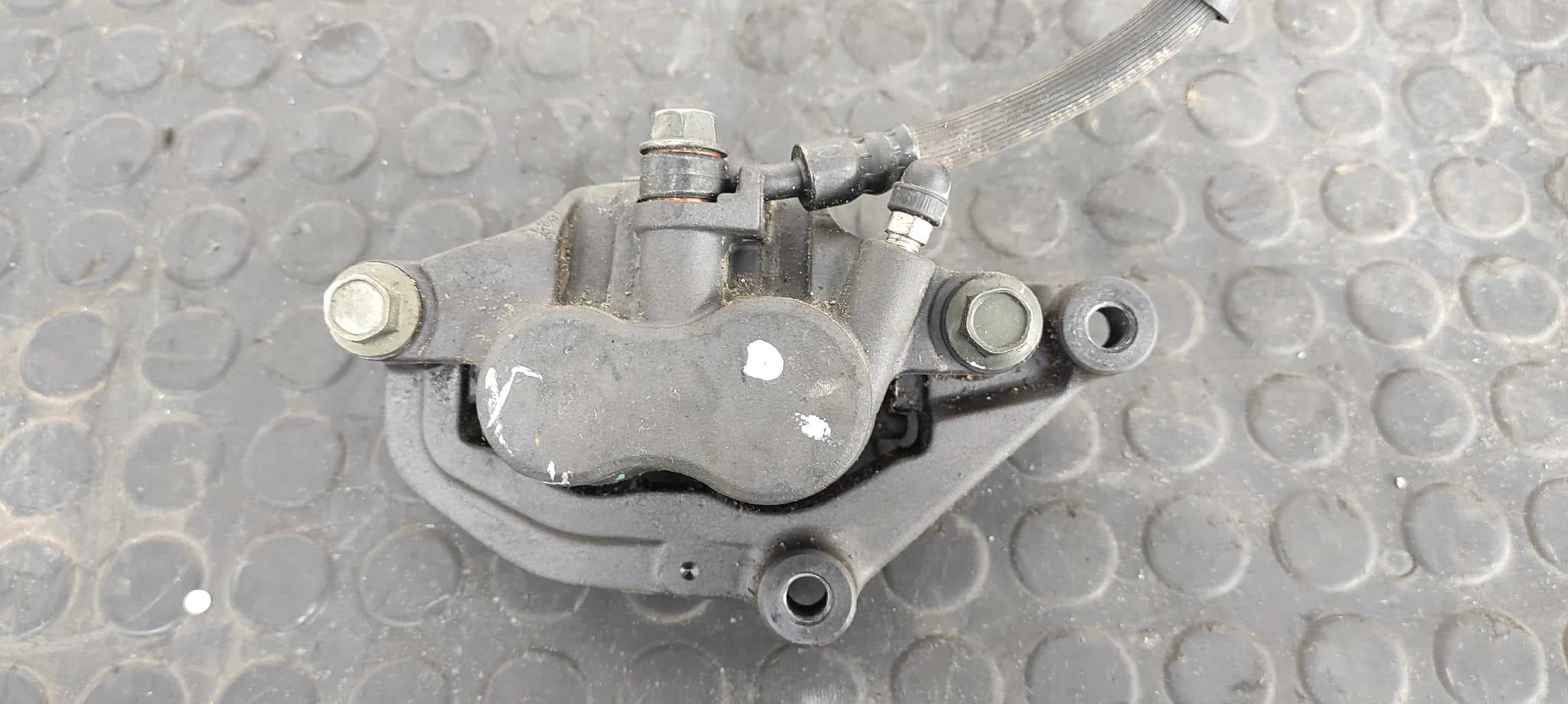 Recambio de PINZA DE FRENO DELANTERA DERECHA para YAMAHA FZ 1 / FZ 6 FAZER FZ 6 Fazer S2 (RJ14) J5D7E referencia OEM IAM 5KS - NEGRO