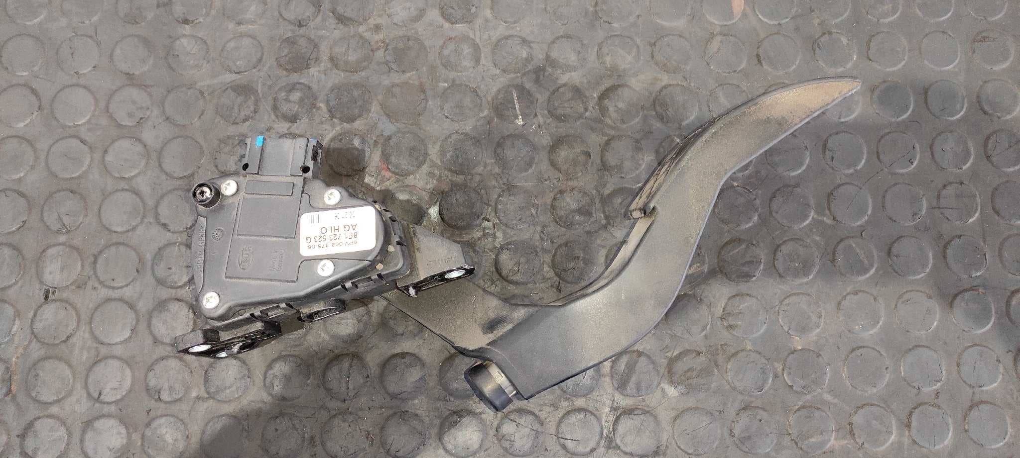 Recambio de POTENCIOMETRO PEDAL para AUDI A4 BERLINA (8E) BRE referencia OEM IAM 8E1723523G - NEGRO