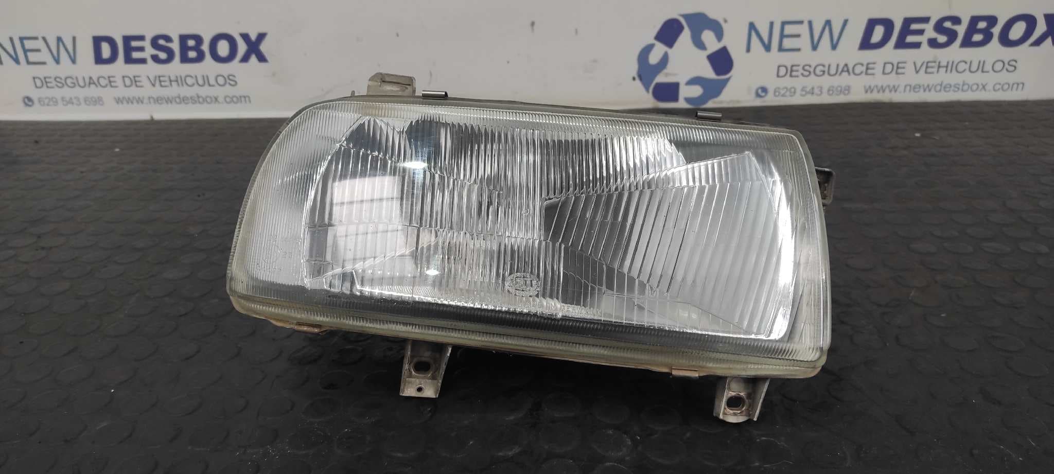 Recambio de FARO DERECHO para VOLKSWAGEN VENTO (1H2) GL 2E referencia OEM IAM 1395400R - ROJO