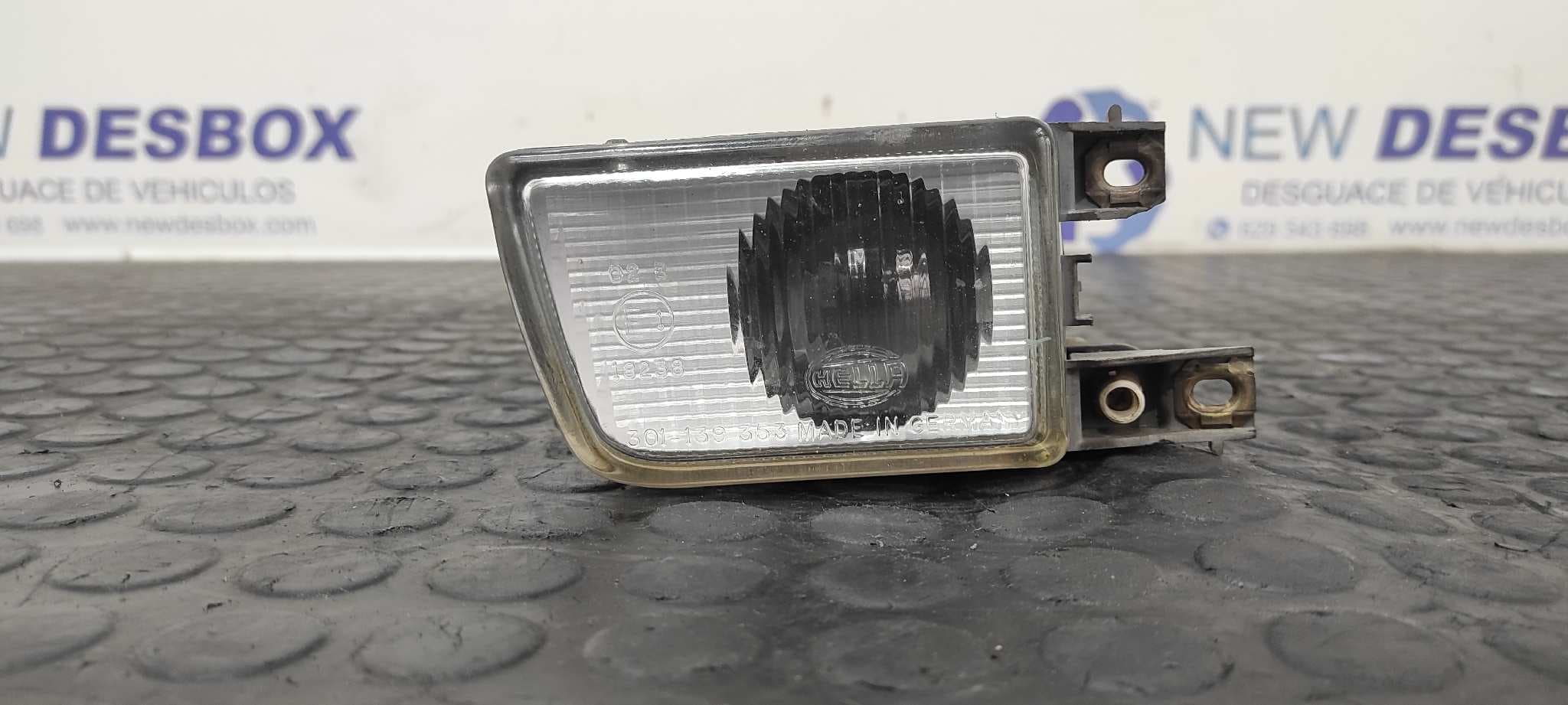 Recambio de FARO ANTINIEBLA IZQUIERDO para VOLKSWAGEN VENTO (1H2) GL 2E referencia OEM IAM 139355L - ROJO