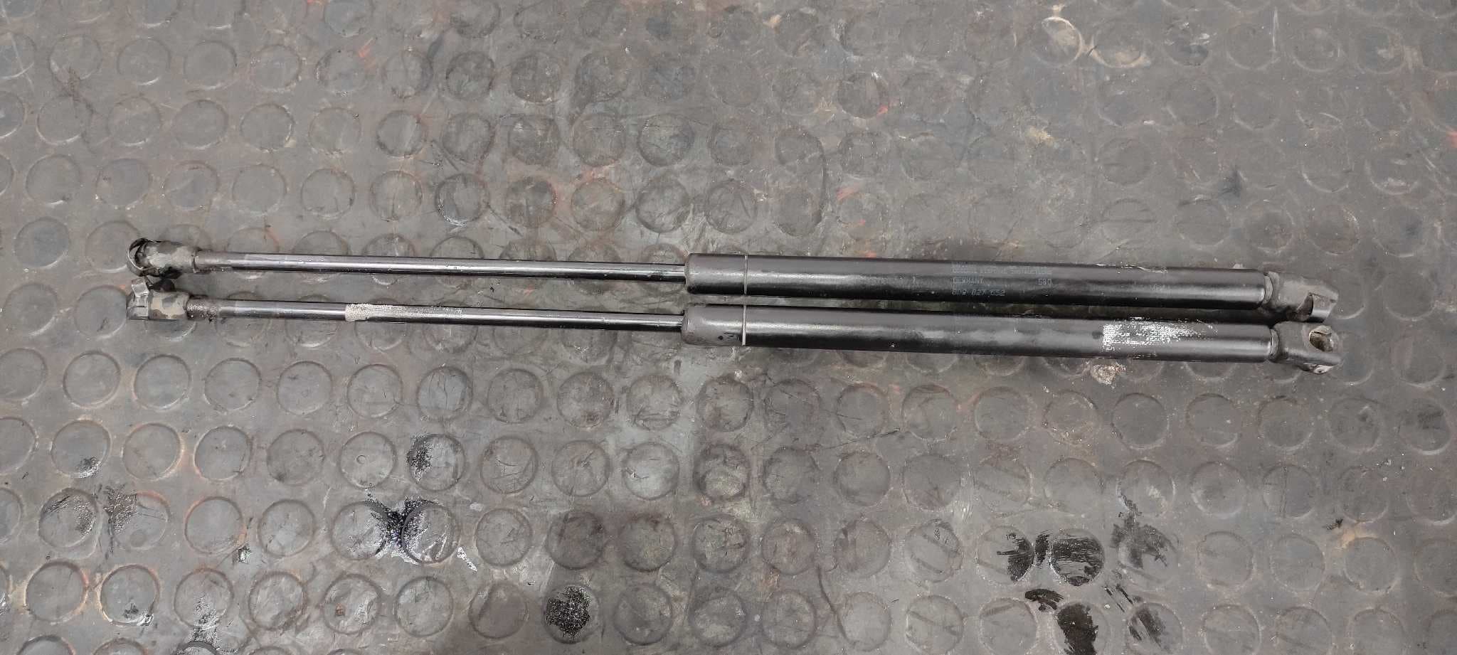 Recambio de AMORTIGUADORES MALETERO / PORTON para AUDI A4 AVANT (B5) 2.5 TDI AFB referencia OEM IAM 8D9827552 - NEGRO