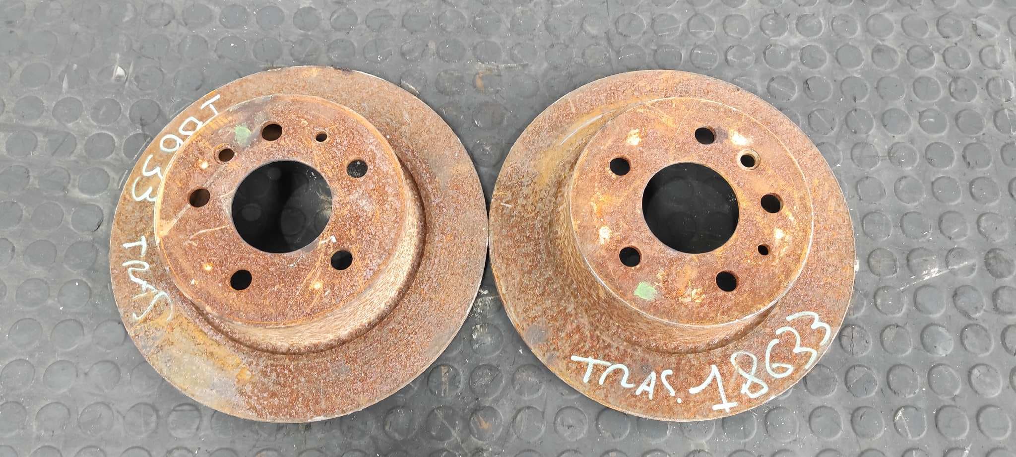 Recambio de JUEGO DISCOS FRENO TRASEROS para MERCEDES-BENZ CLASE E (W123) BERLINA+COUPE 2.0 115954 referencia OEM IAM - NEGRO