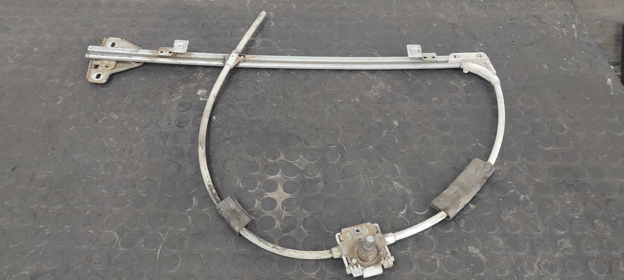 Recambio de ELEVALUNAS DELANTERO IZQUIERDO para RENAULT MASTER DOBLE CABINE, CAJA ABIERTA/CHASIS Chasis Batalla 3578 mm G9T C7 referencia OEM IAM 7700352490 - BLANCO